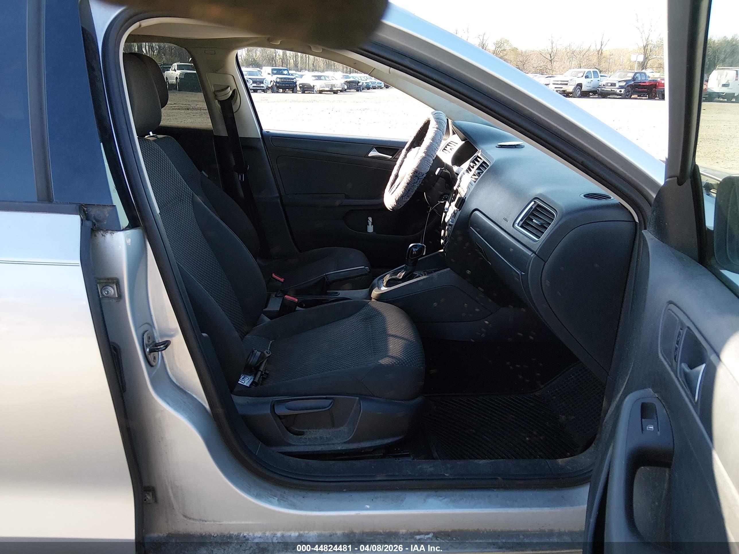 VOLKSWAGEN JETTA image 5