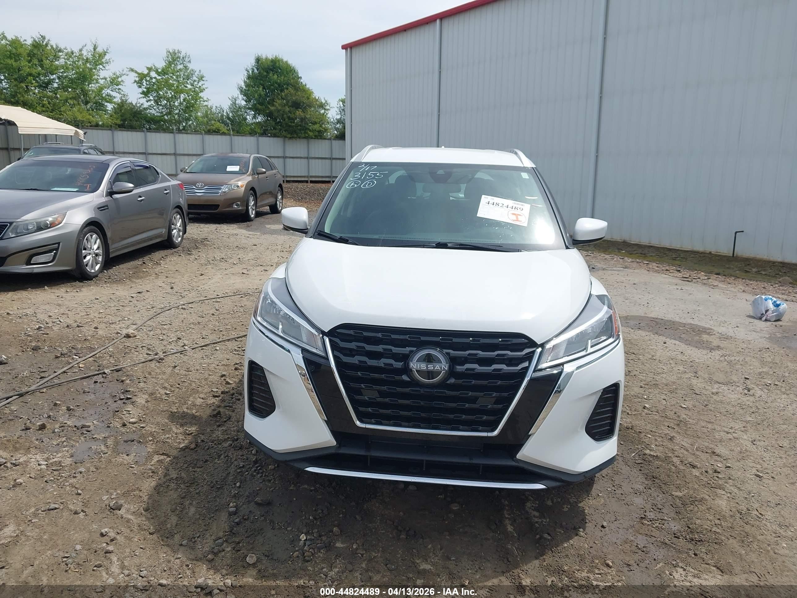 NISSAN KICKS image 6