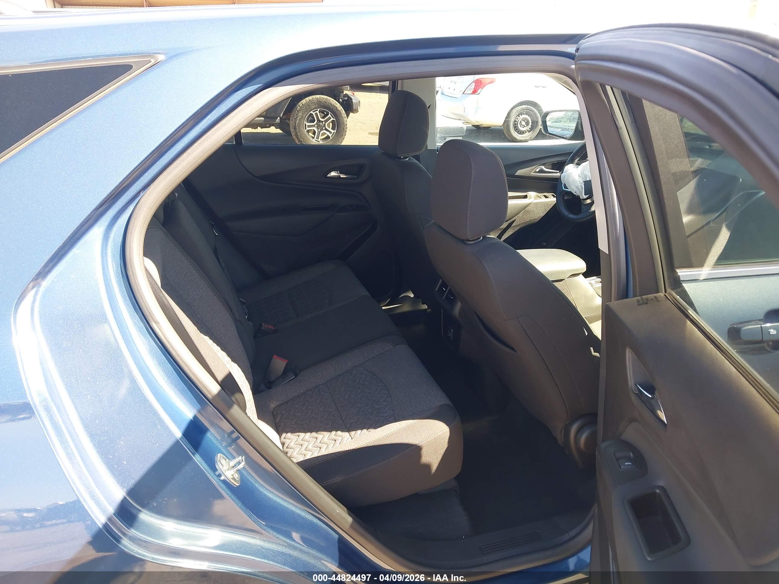 CHEVROLET EQUINOX image 8