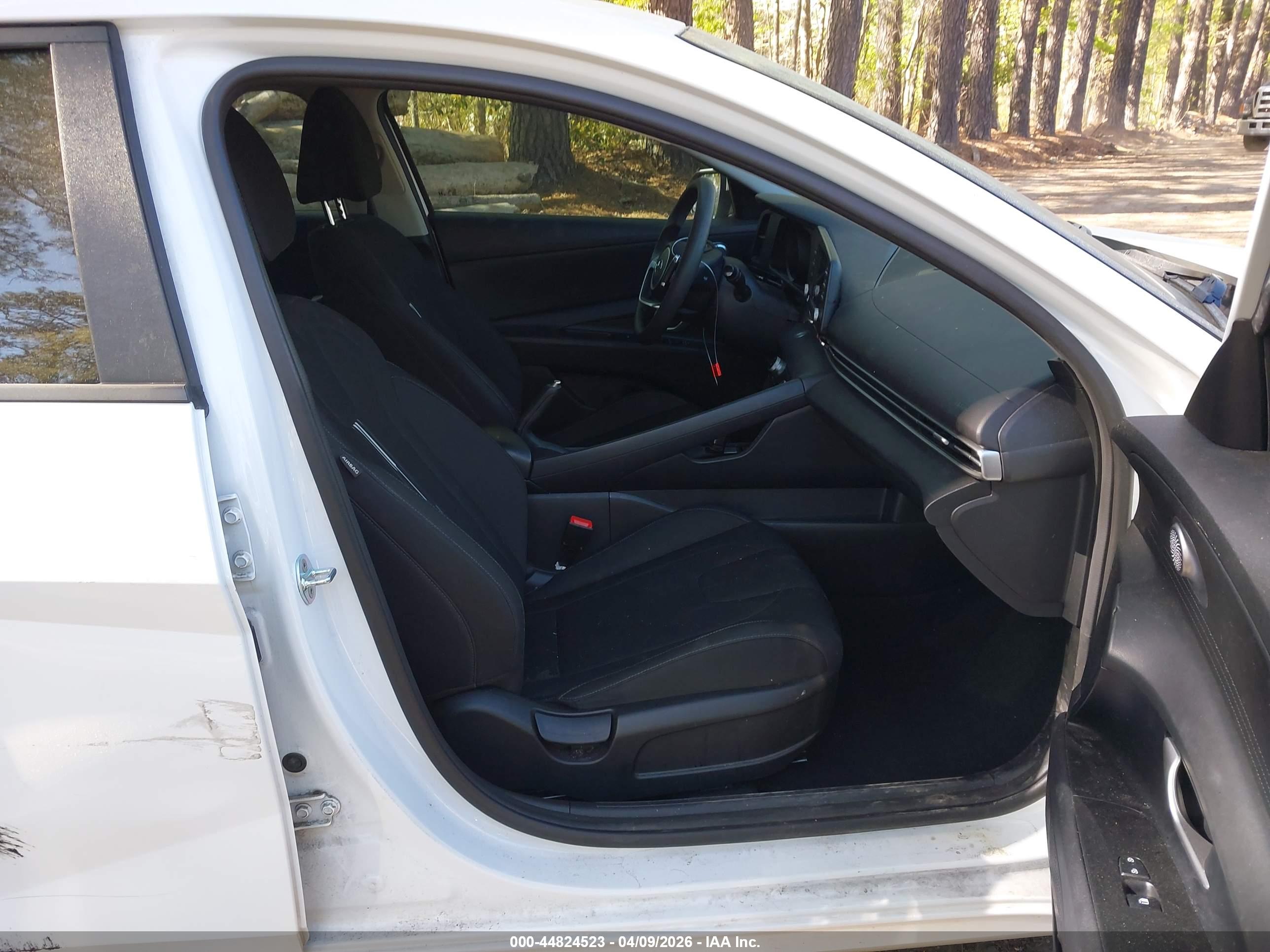 HYUNDAI ELANTRA image 5