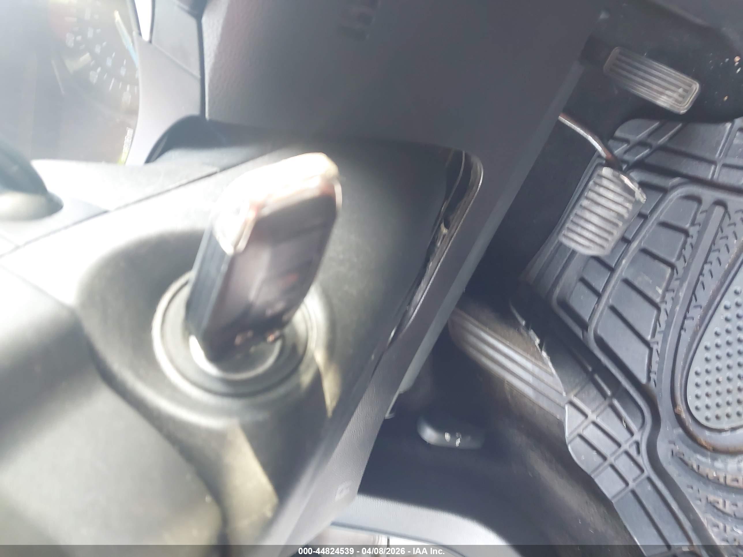 FORD FUSION image 11