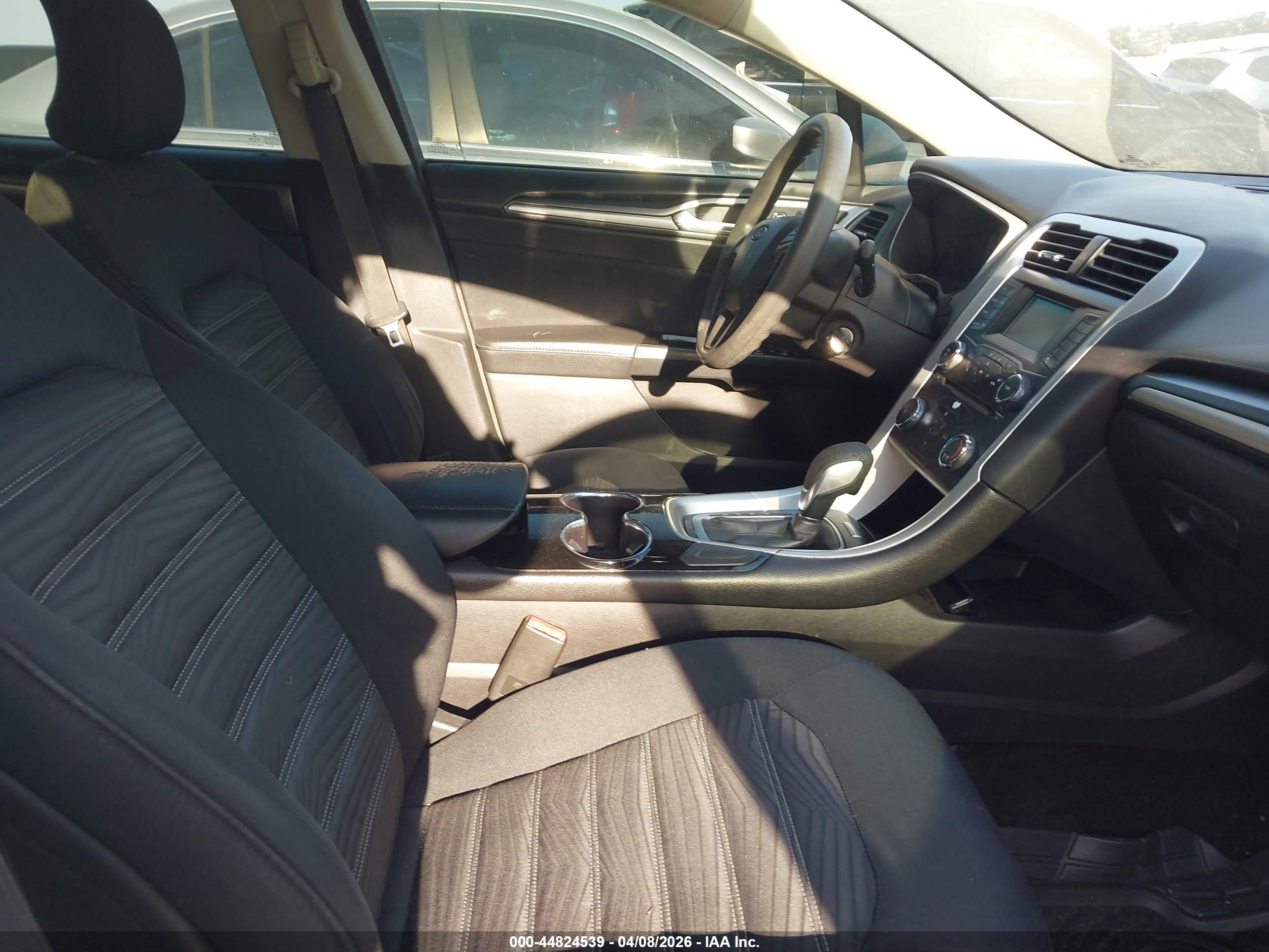 FORD FUSION image 5