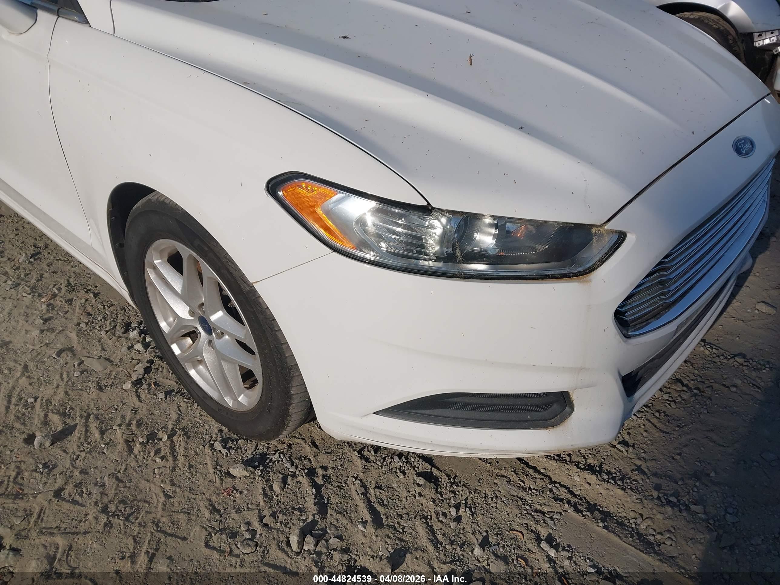 FORD FUSION image 6