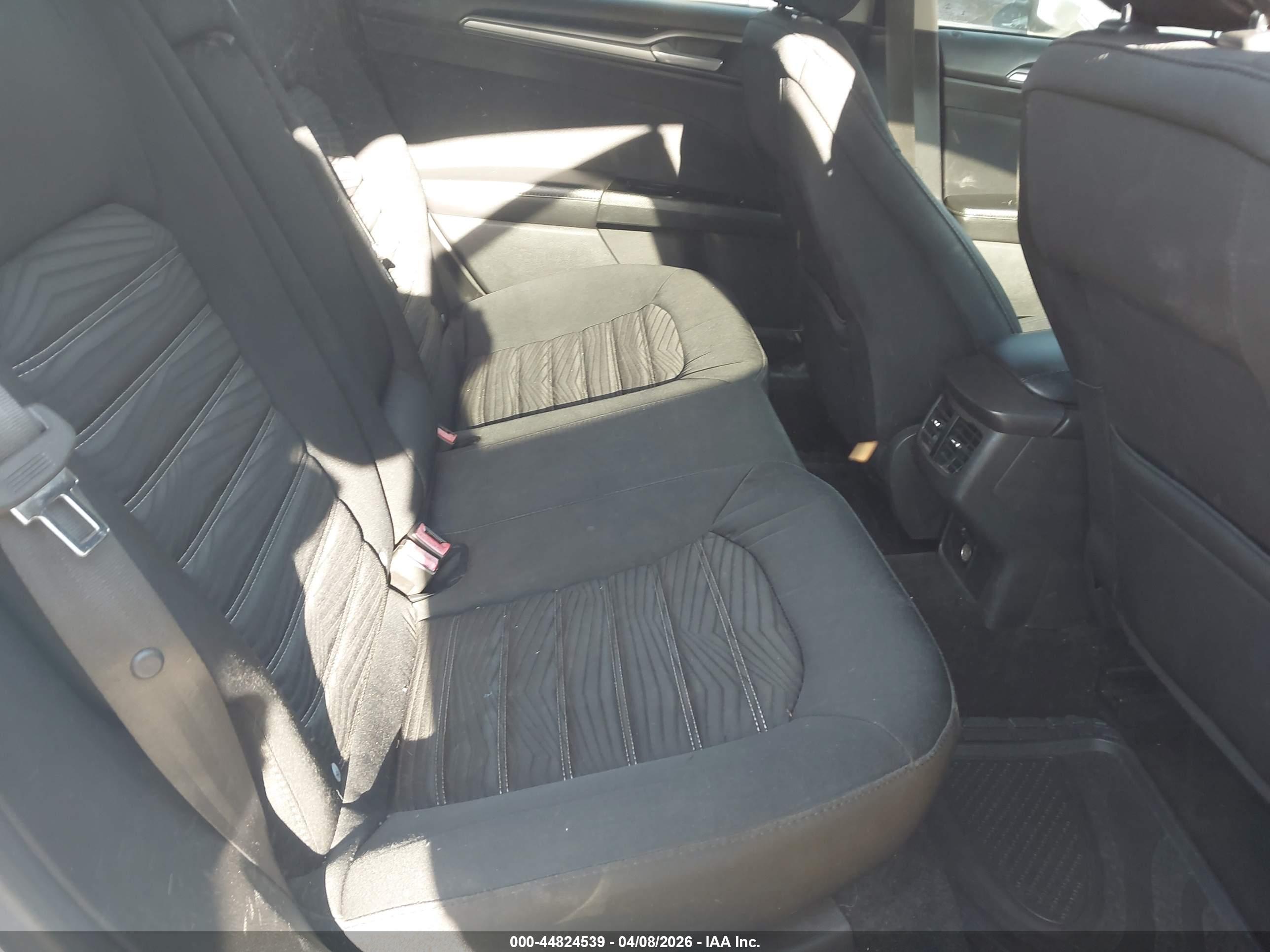 FORD FUSION image 8