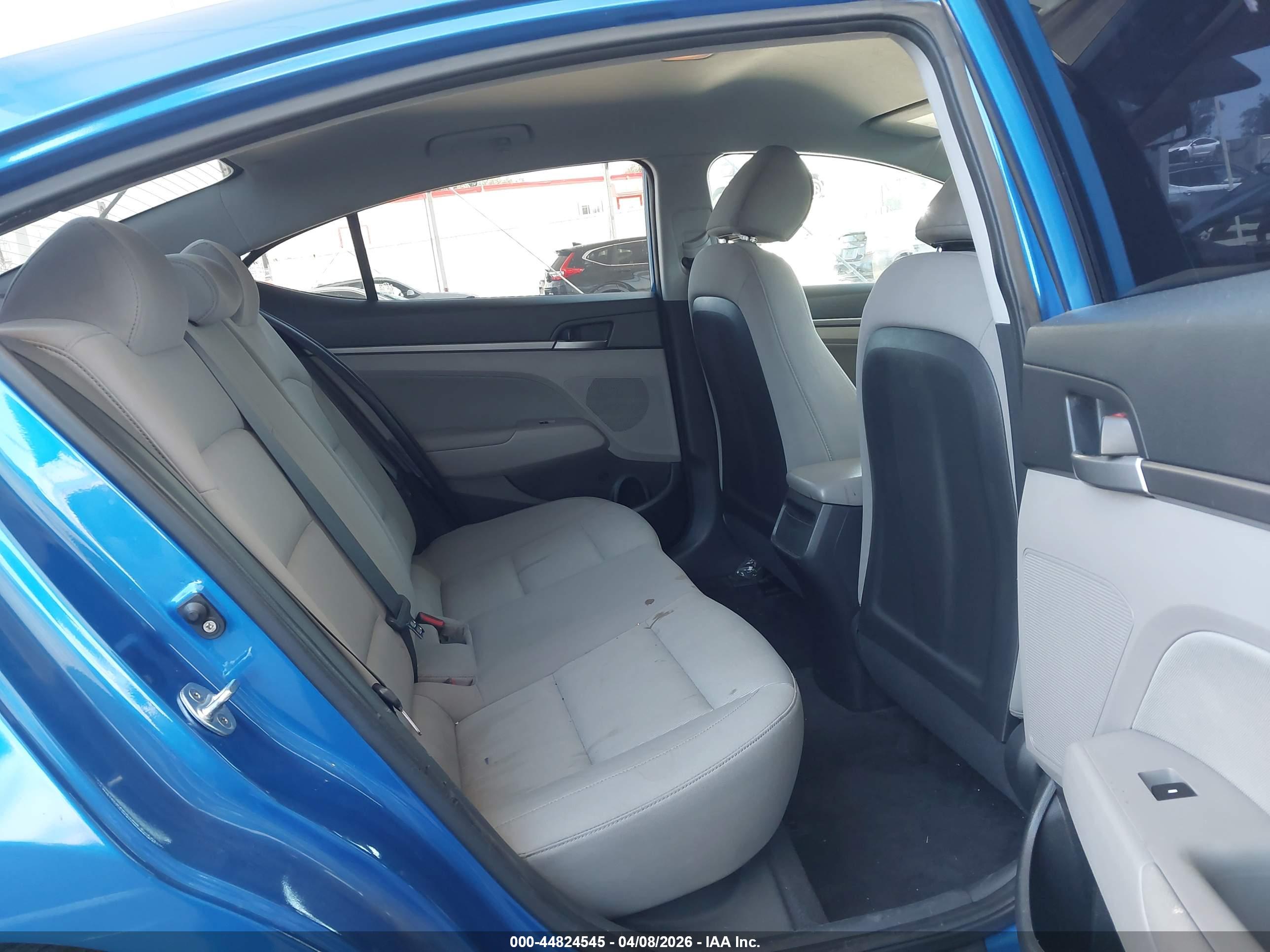 HYUNDAI ELANTRA image 8