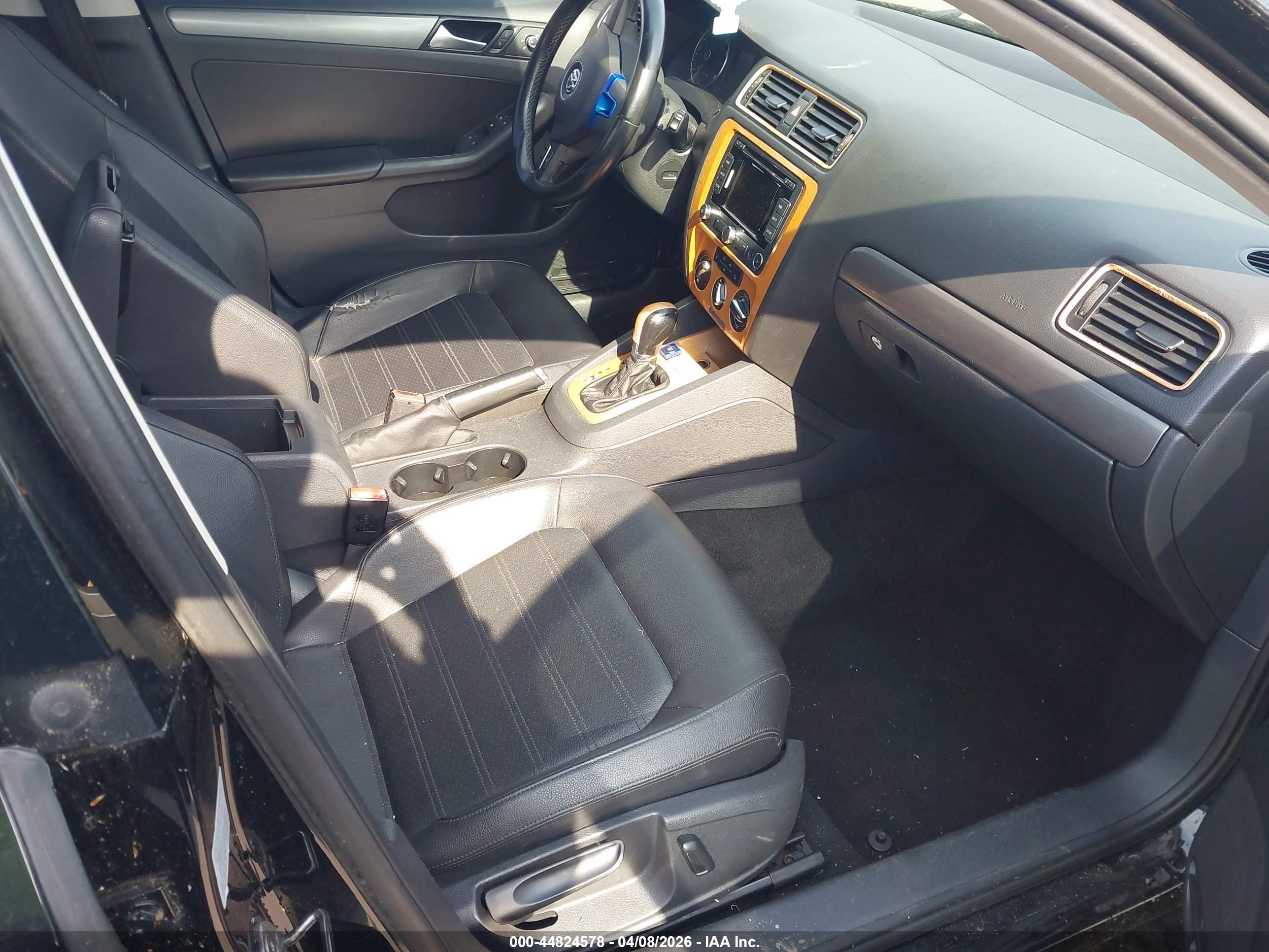 VOLKSWAGEN JETTA image 5