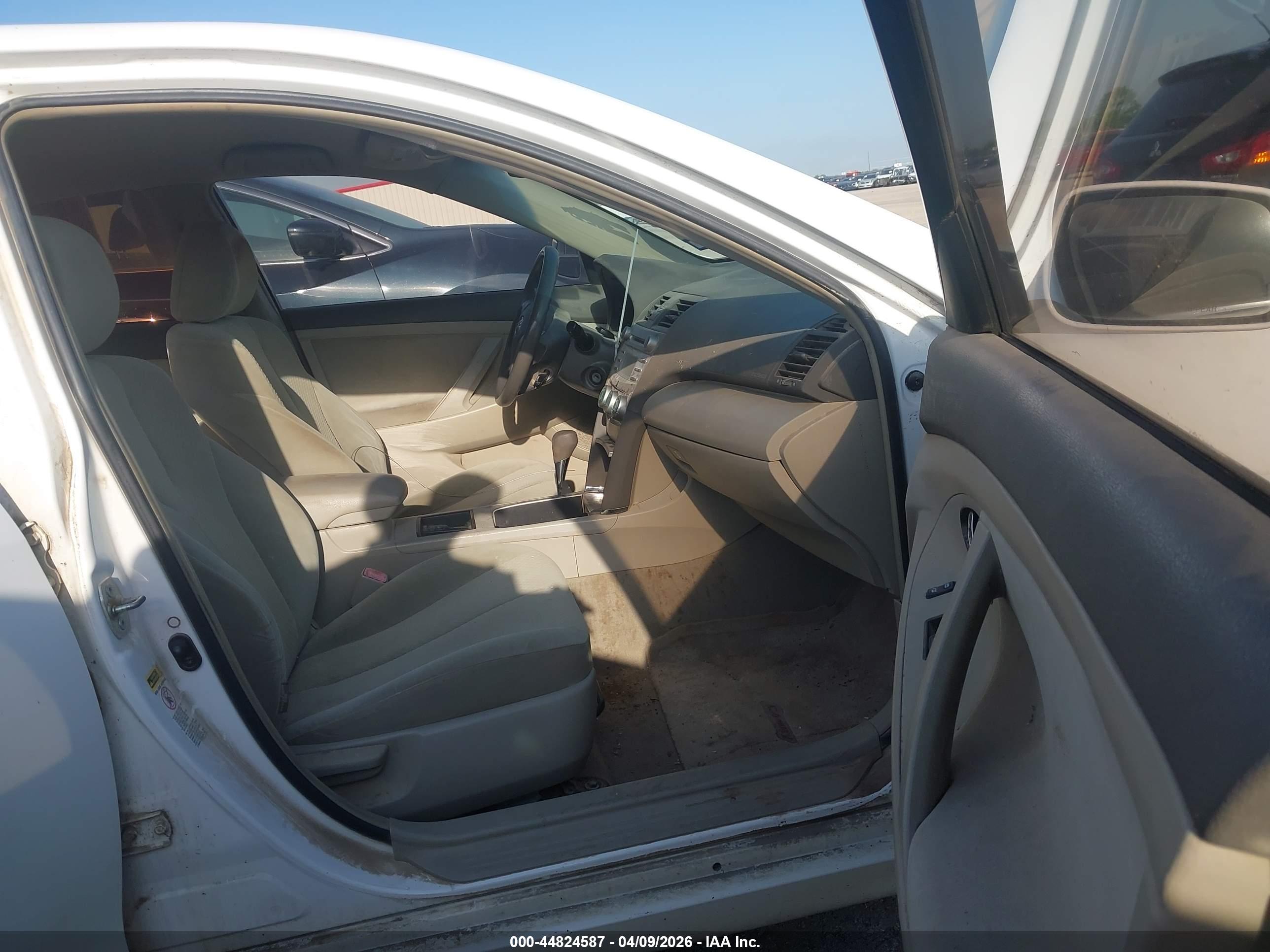 TOYOTA CAMRY image 5