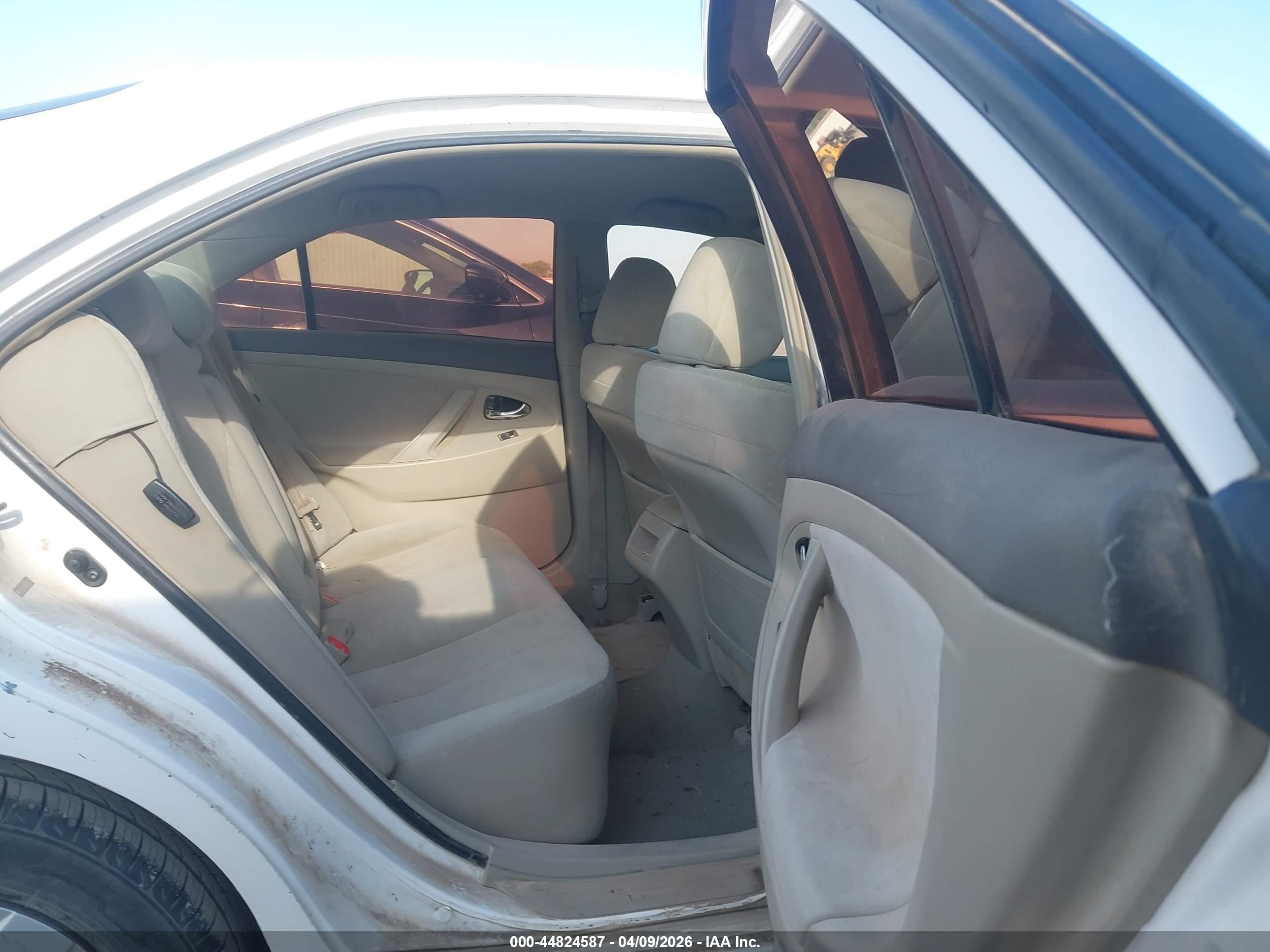 TOYOTA CAMRY image 8