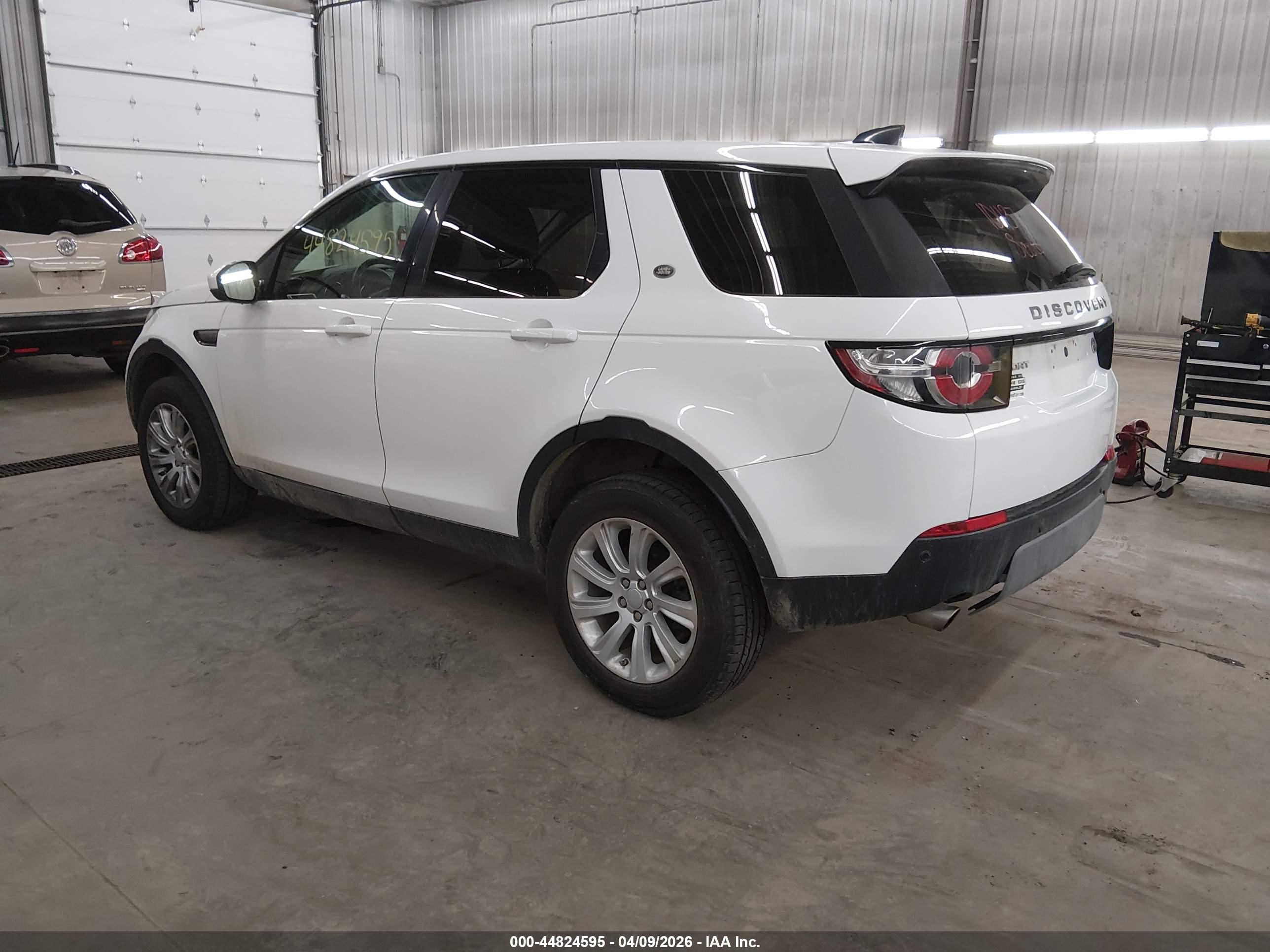 LAND ROVER image 3