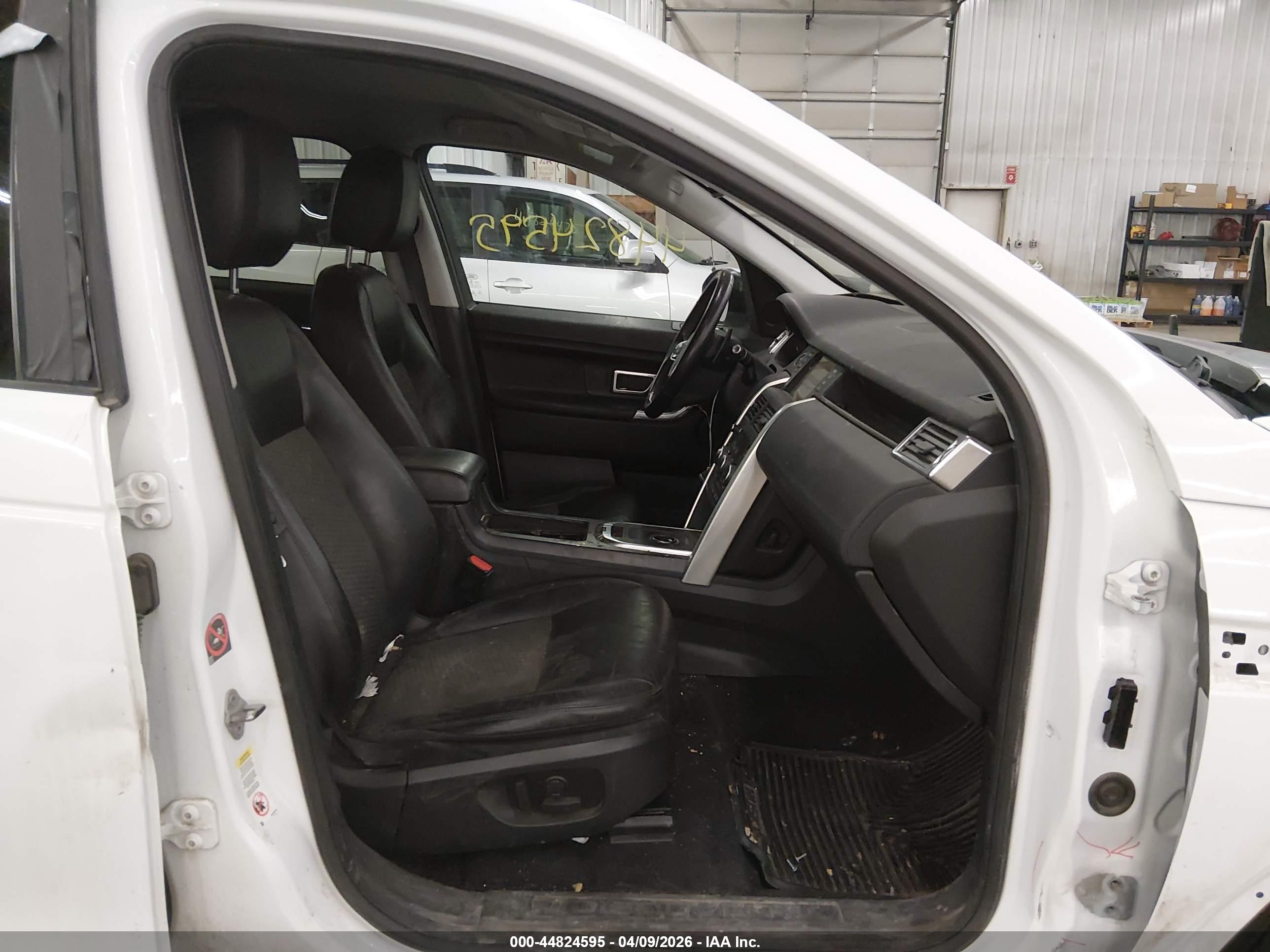 LAND ROVER image 5