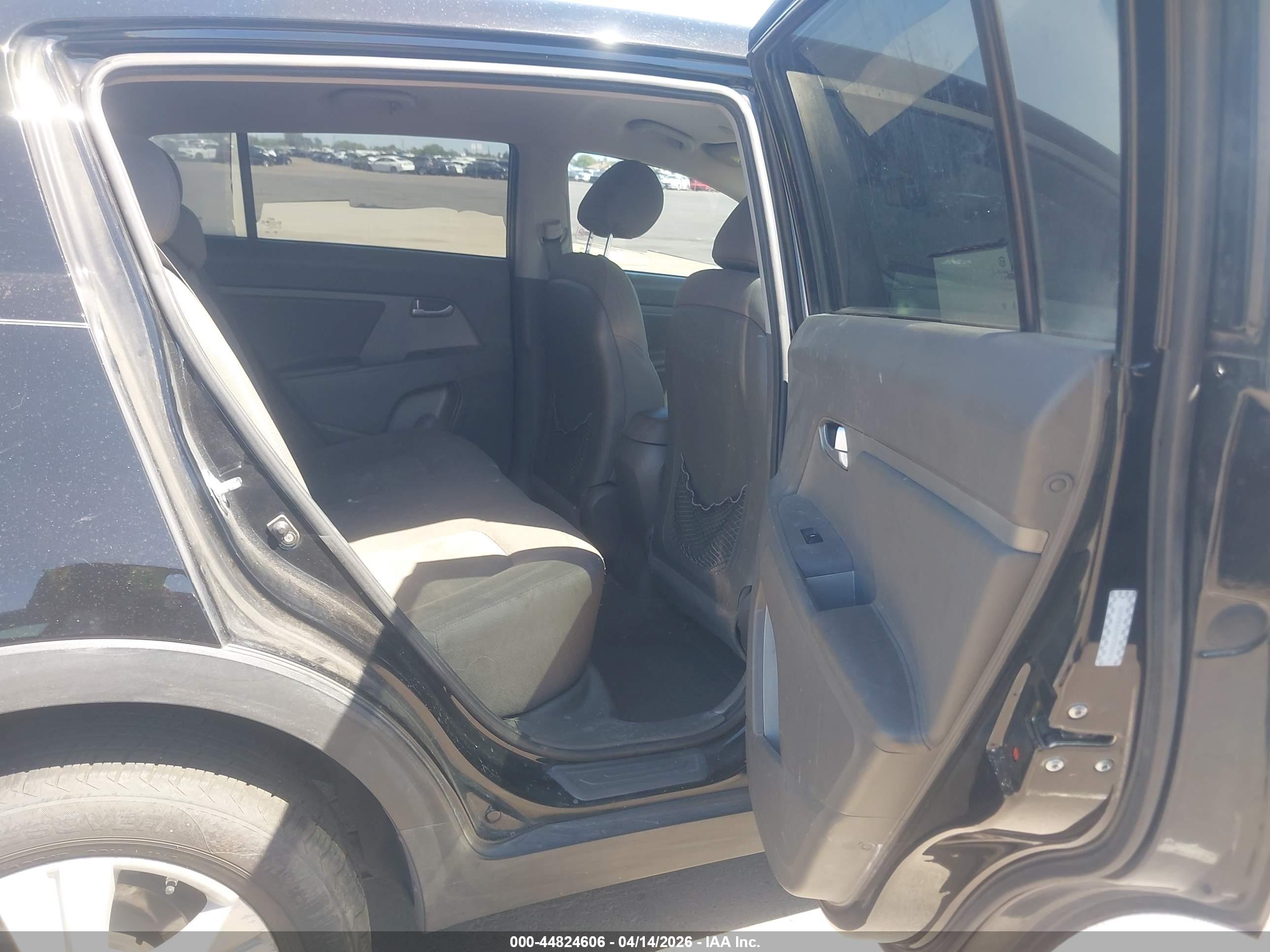 KIA SPORTAGE image 8