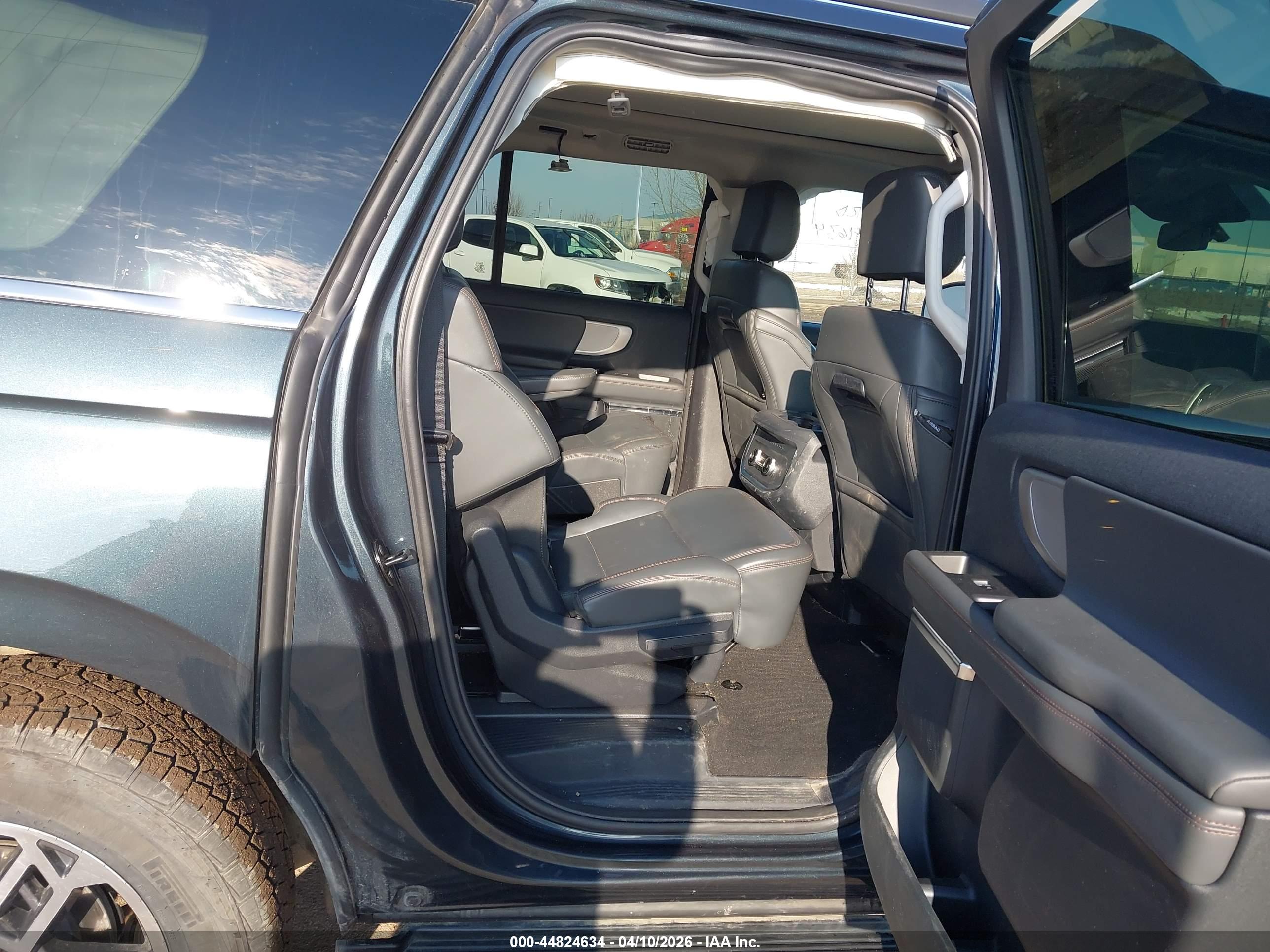 FORD EXPEDITION image 8