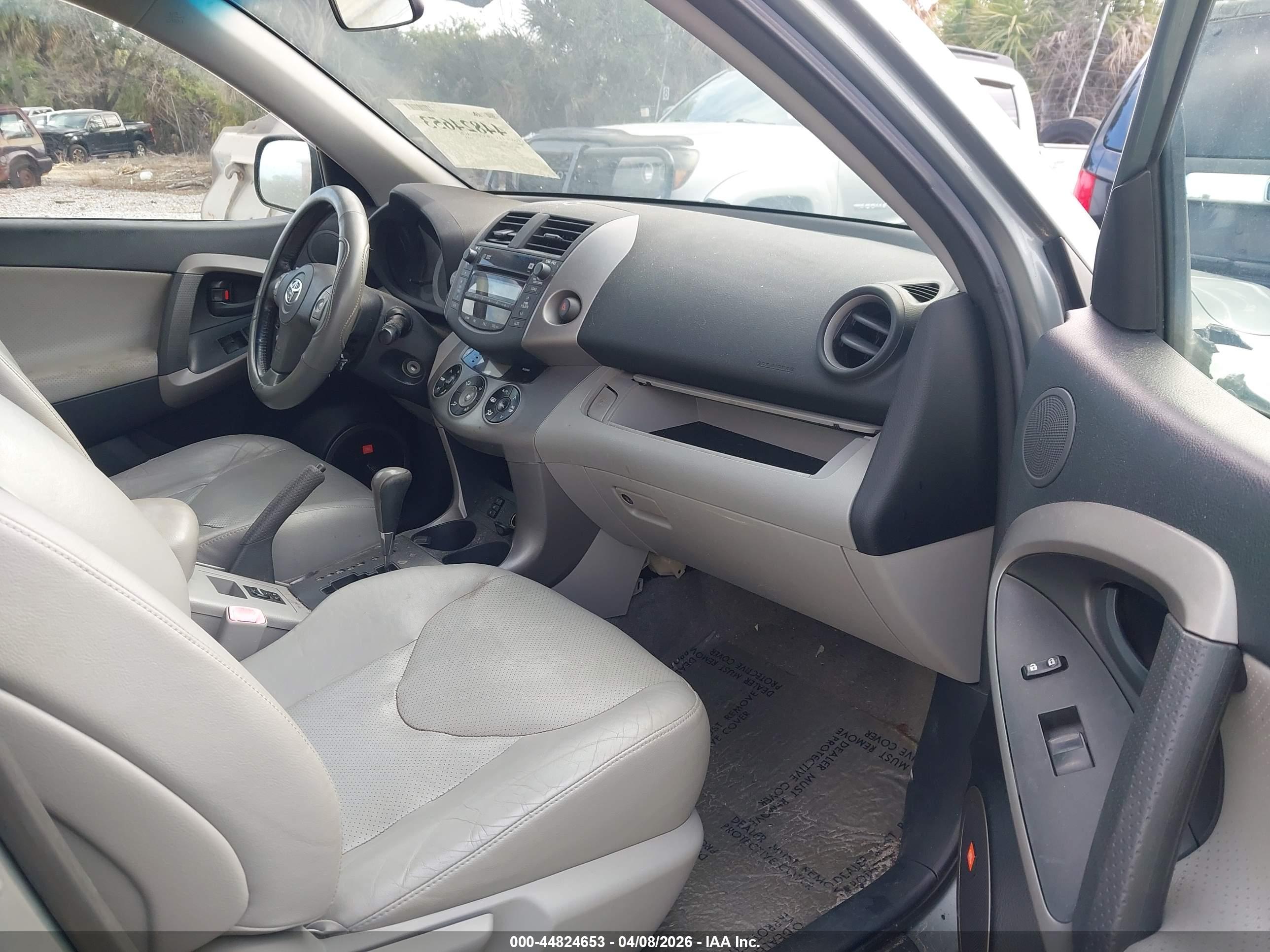 TOYOTA RAV4 image 5