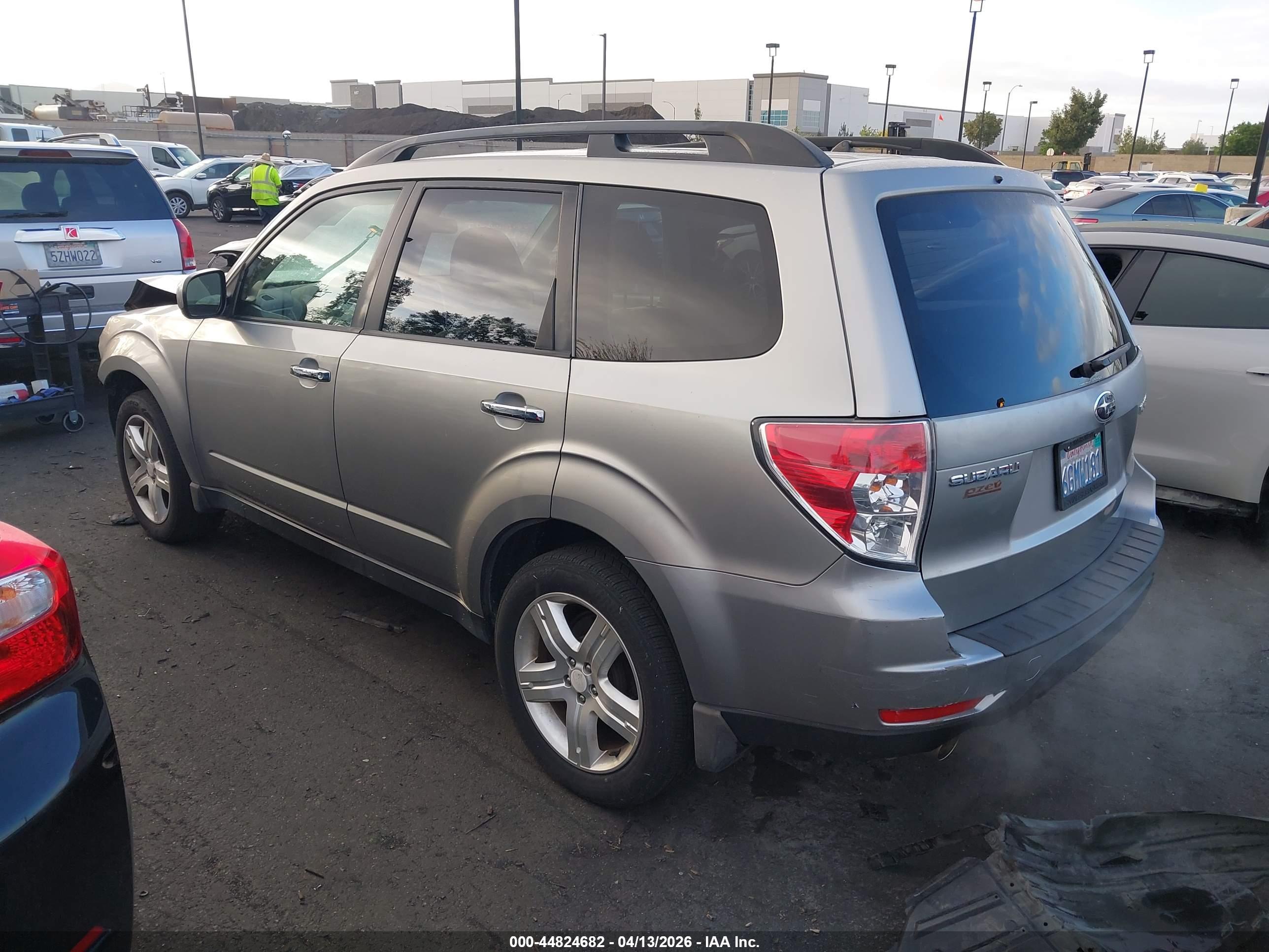 SUBARU FORESTER image 3