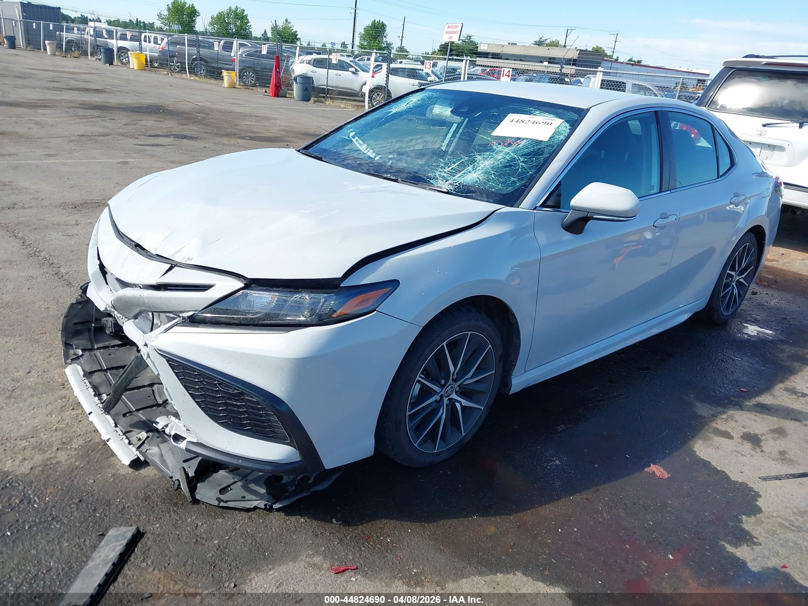 TOYOTA CAMRY image 2