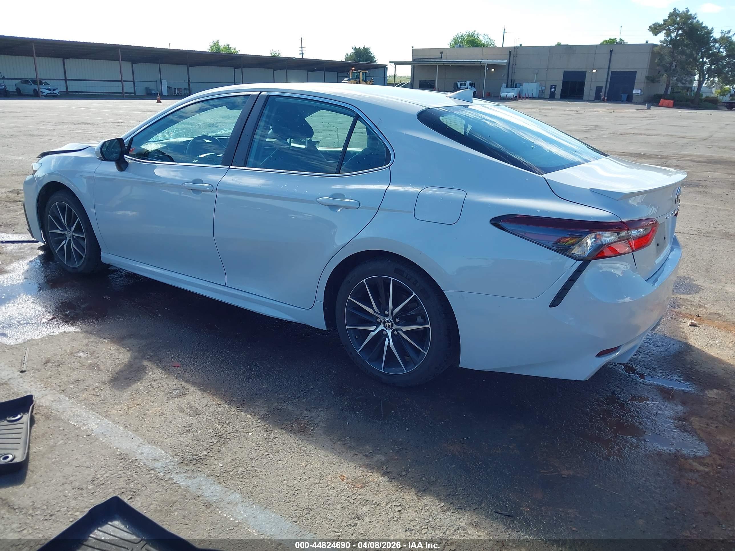 TOYOTA CAMRY image 3