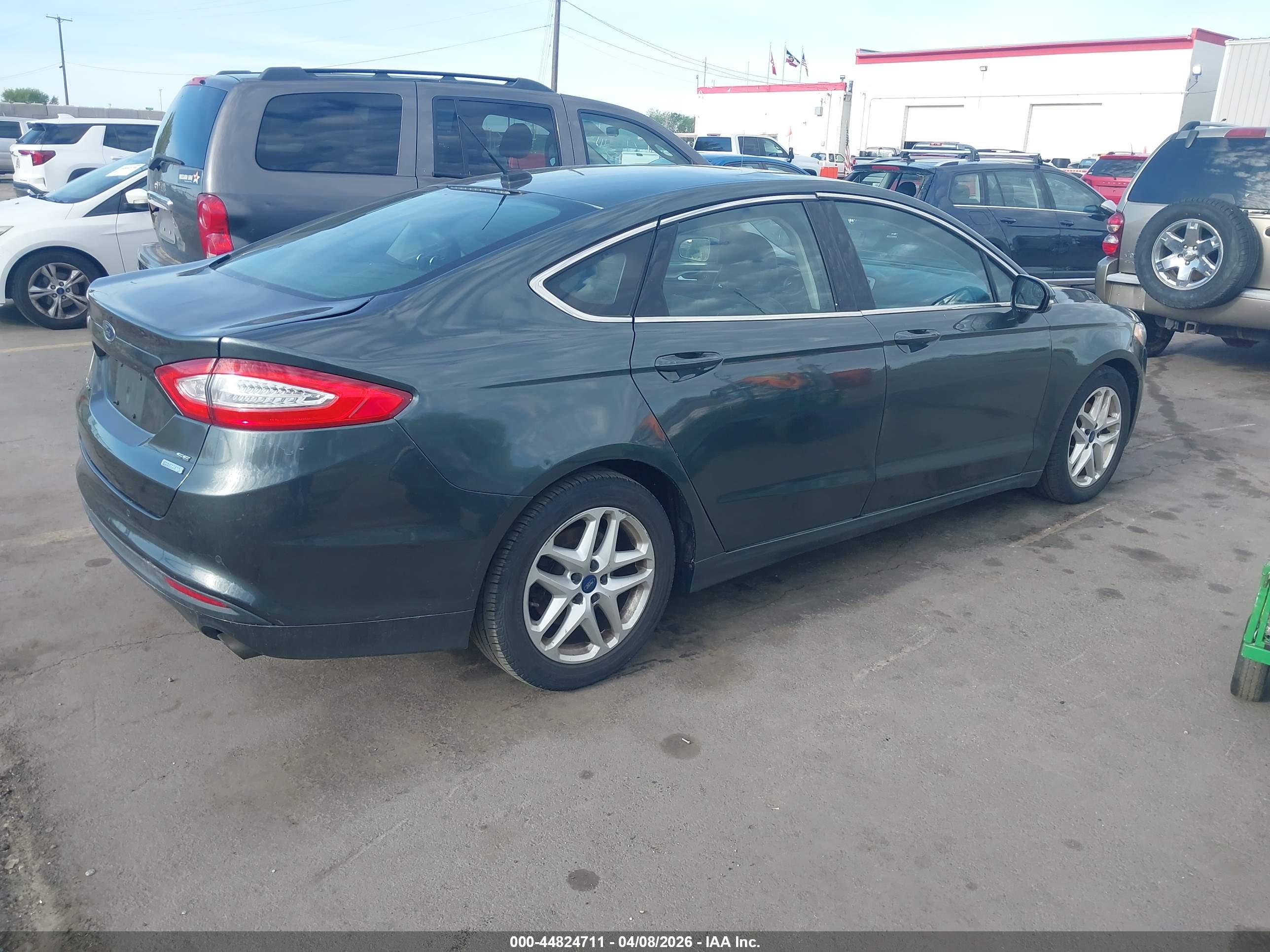 FORD FUSION image 4