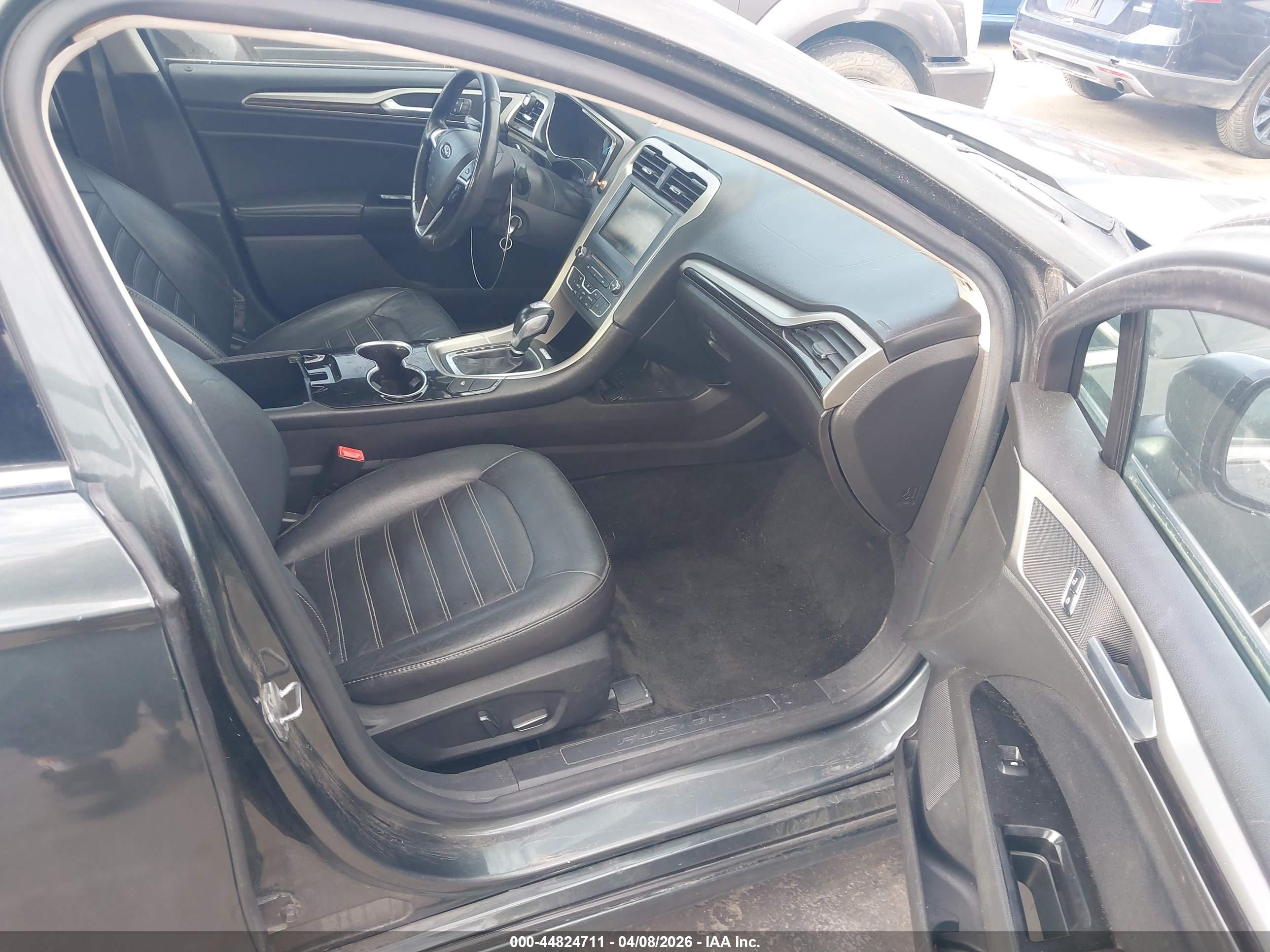 FORD FUSION image 5