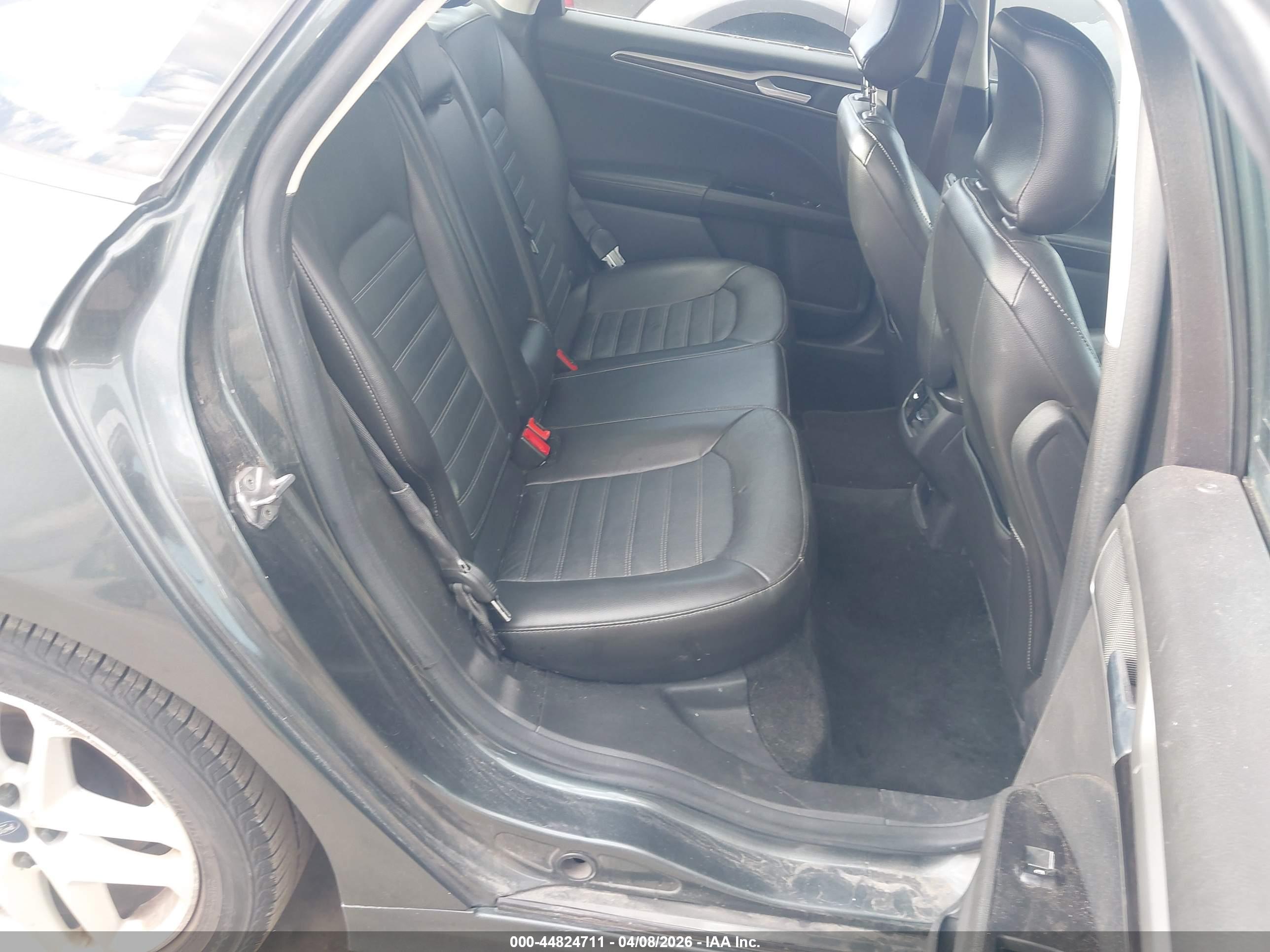 FORD FUSION image 8
