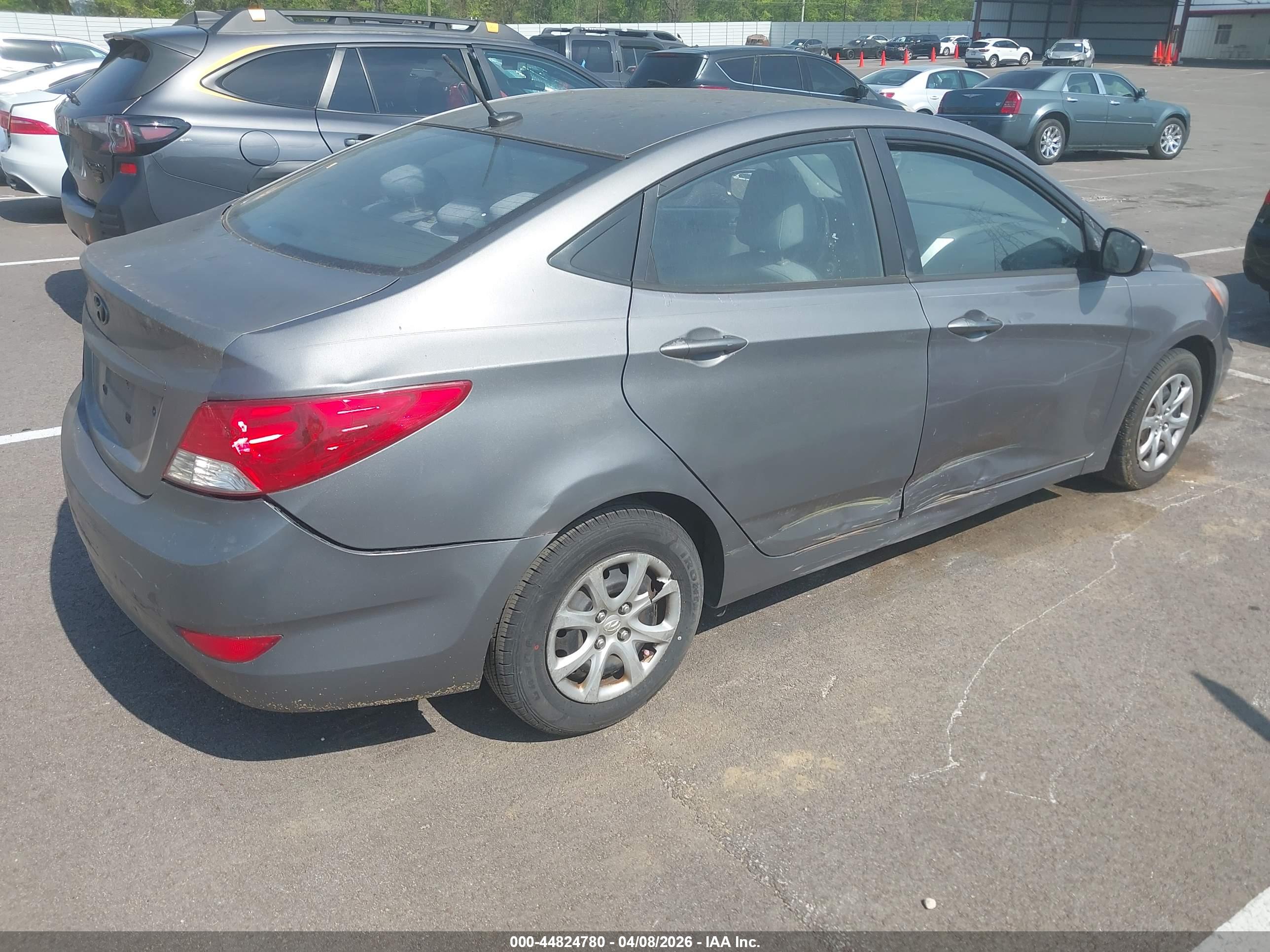 HYUNDAI ACCENT image 4