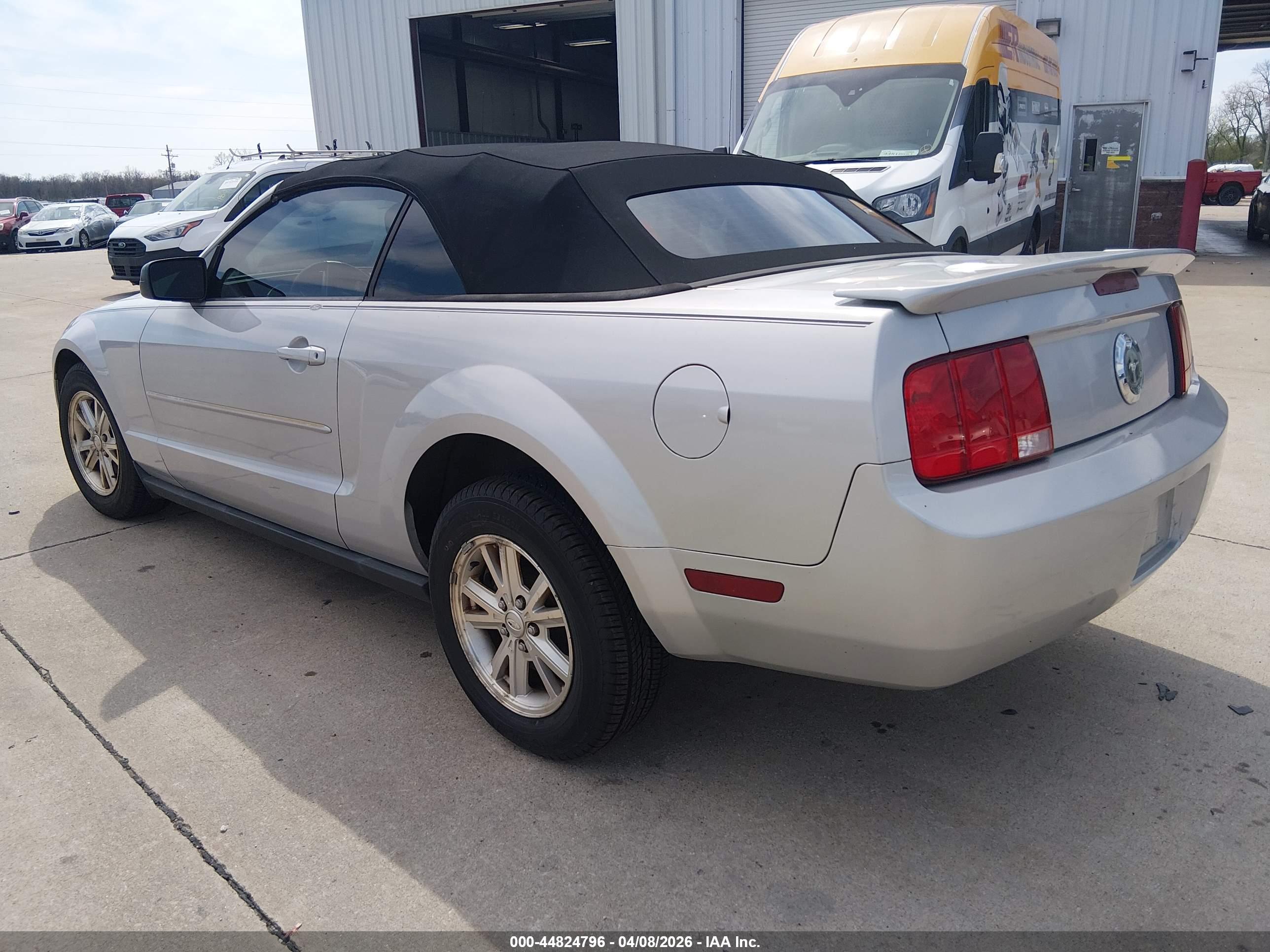 FORD MUSTANG image 3