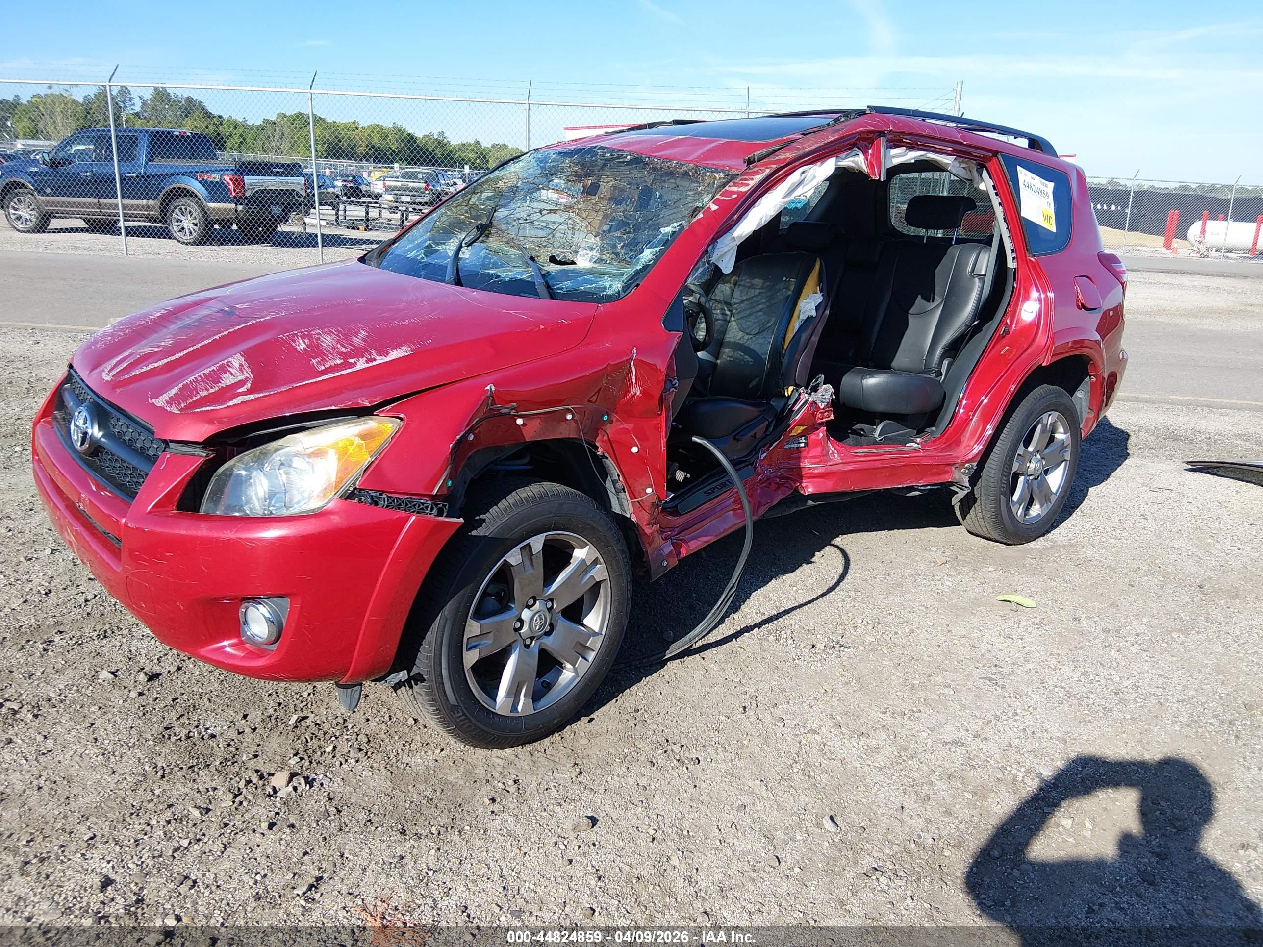 TOYOTA RAV4 image 2