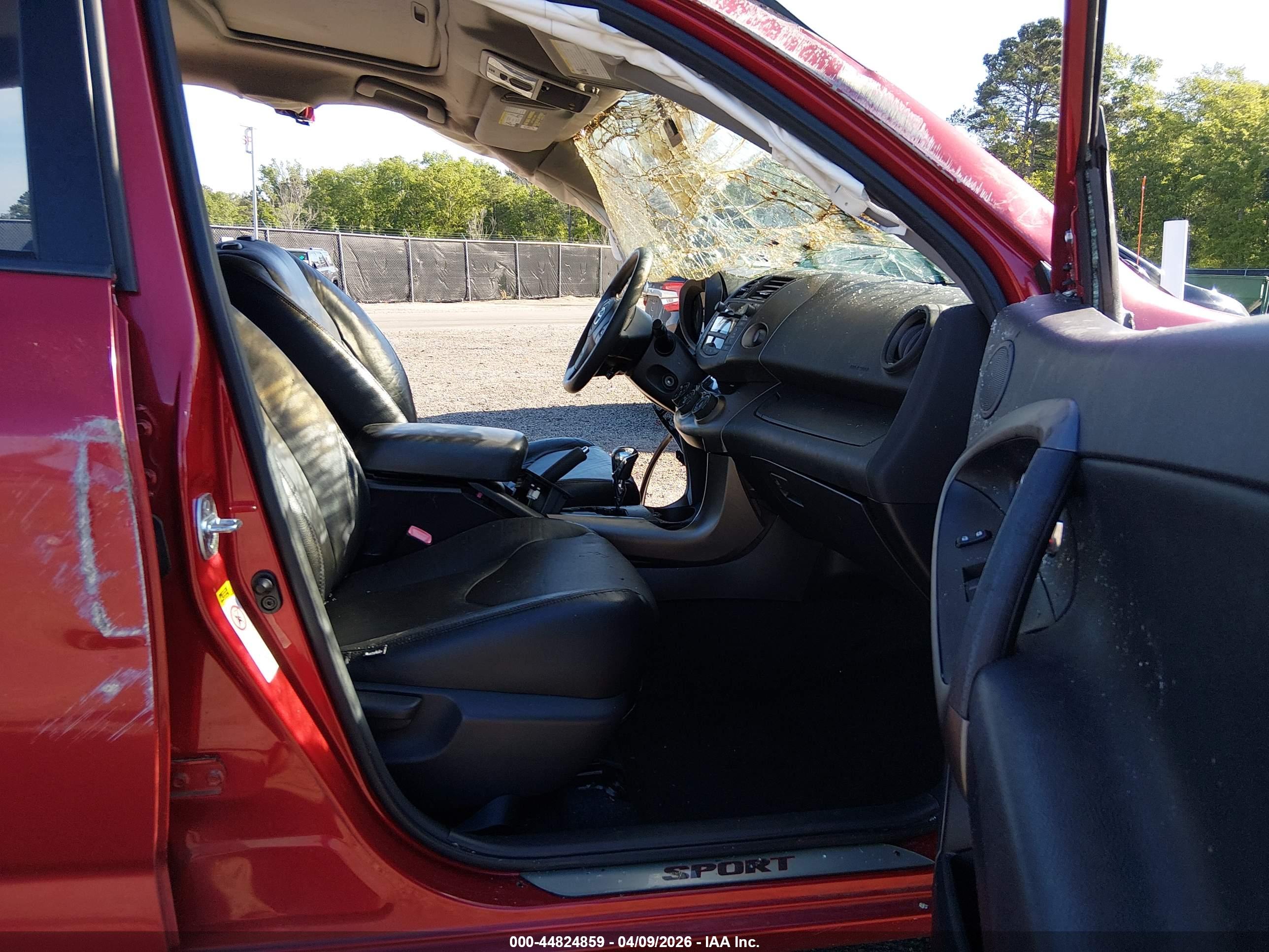 TOYOTA RAV4 image 5