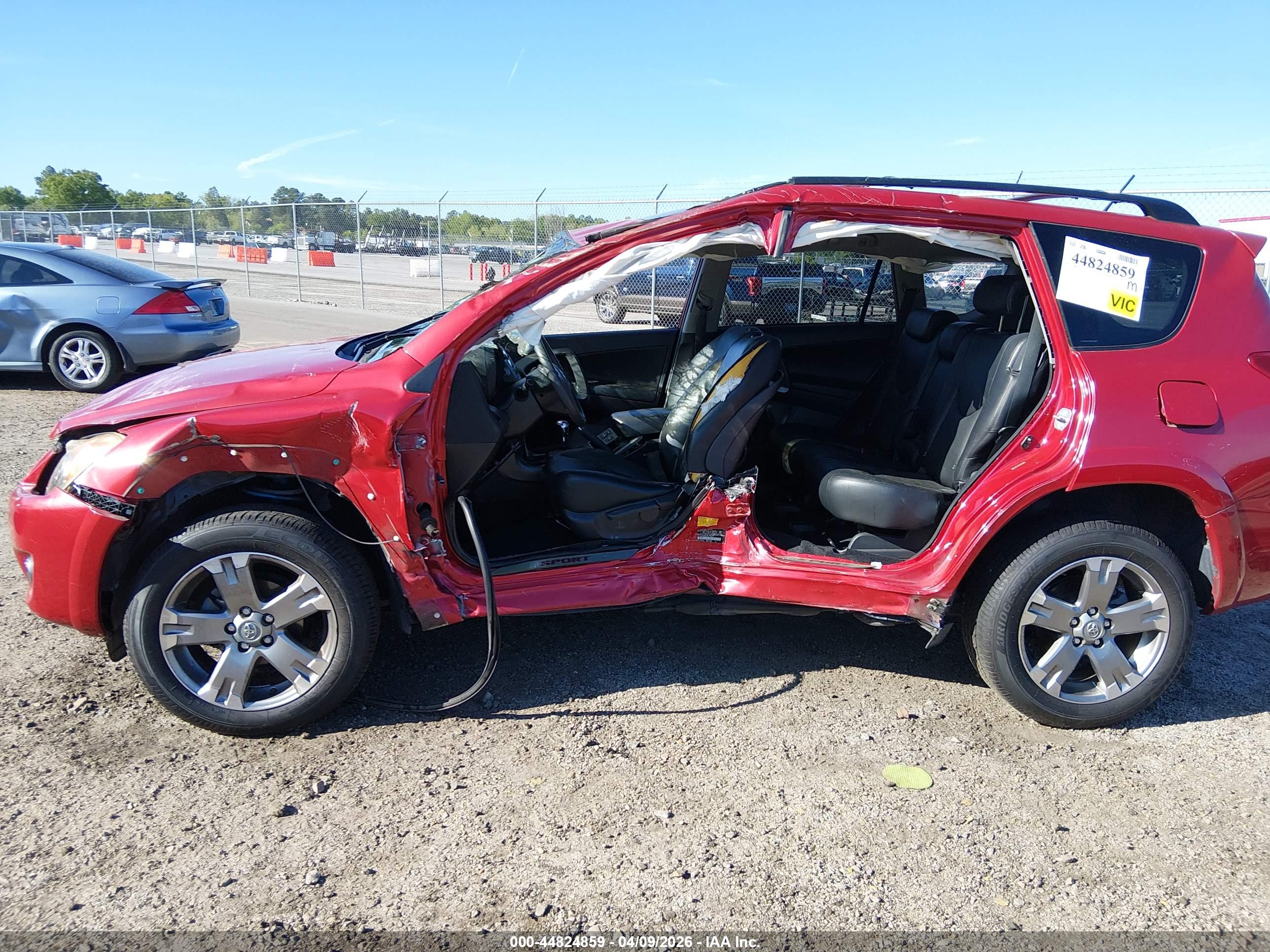 TOYOTA RAV4 image 6