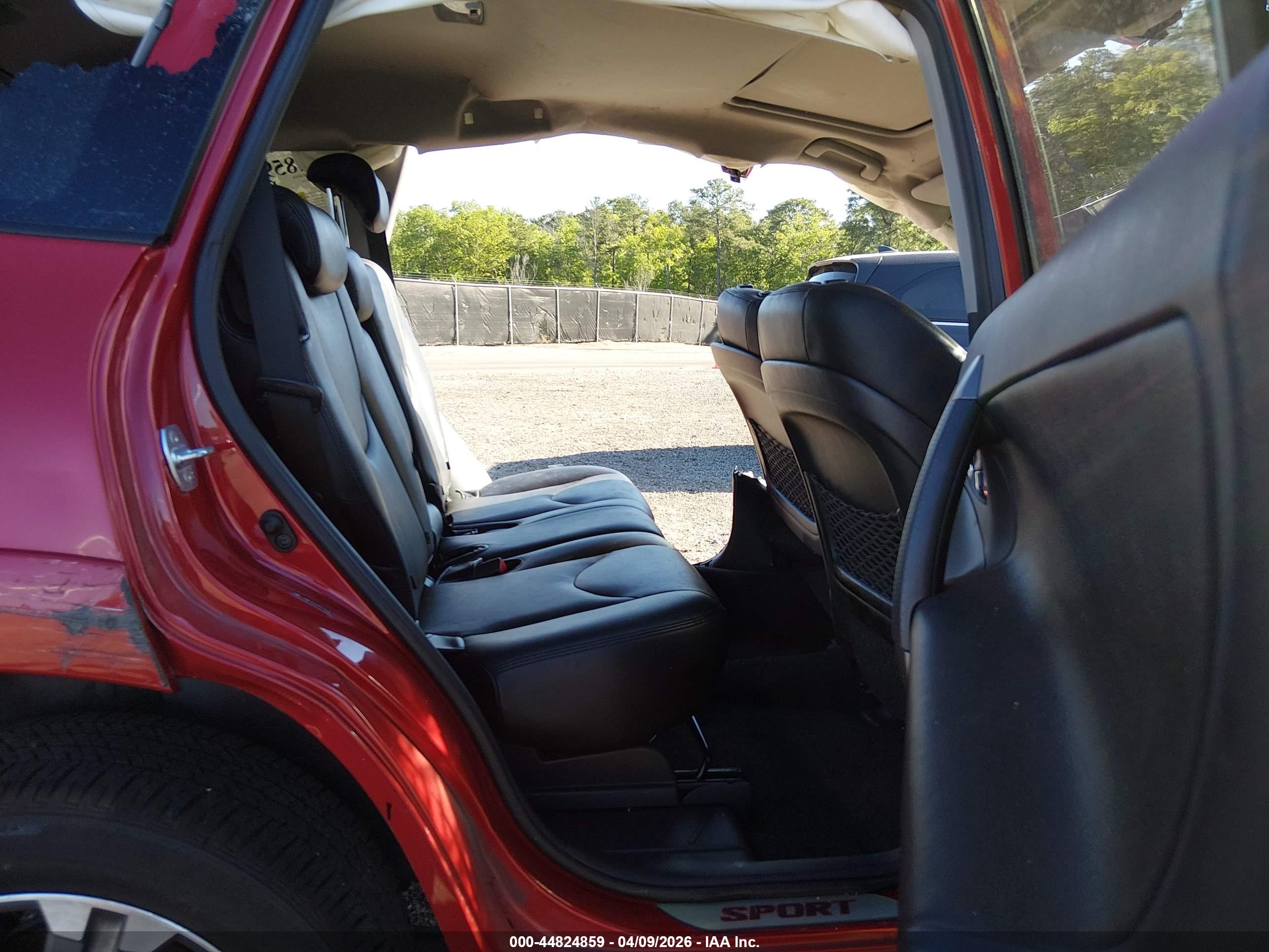 TOYOTA RAV4 image 8