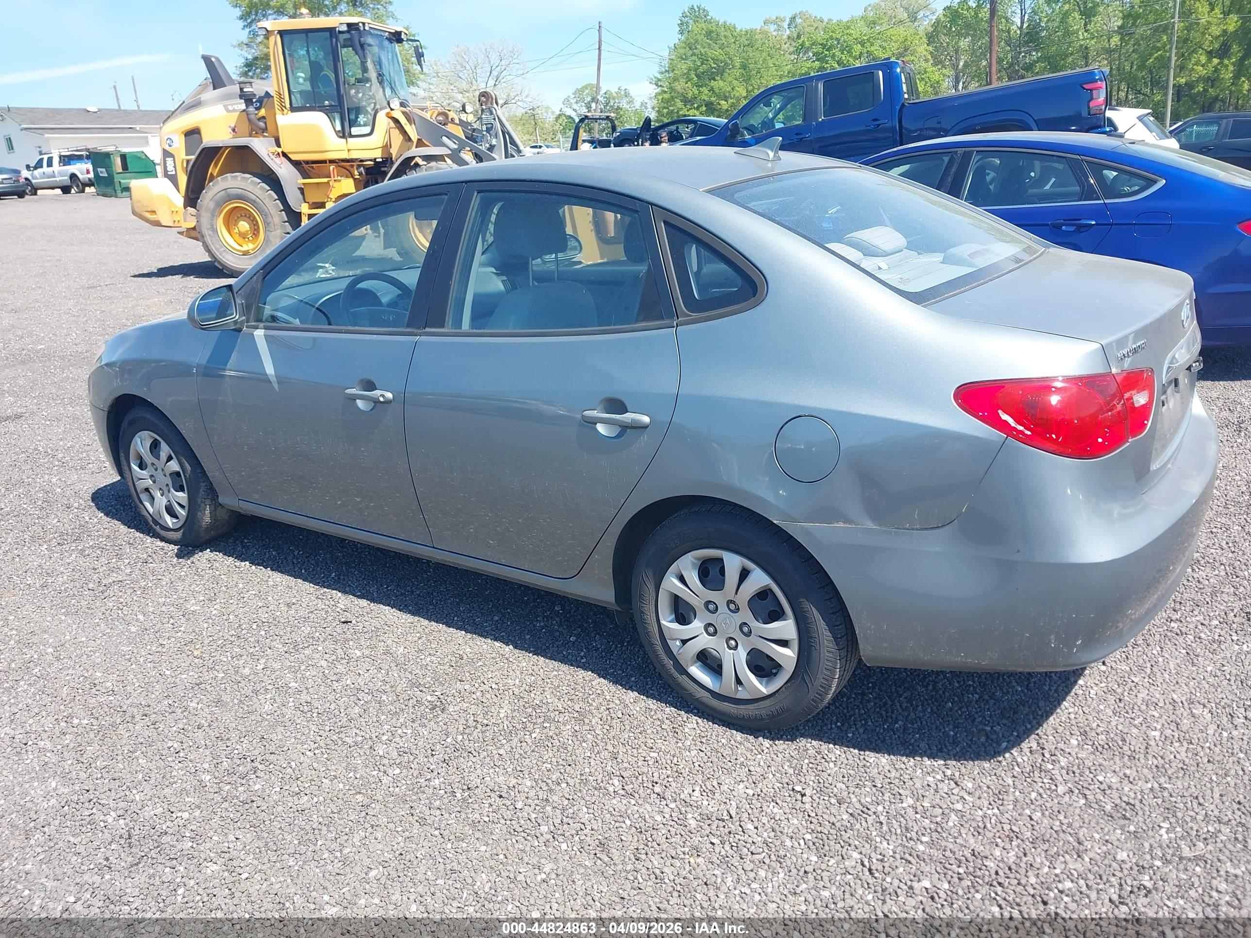 HYUNDAI ELANTRA image 3