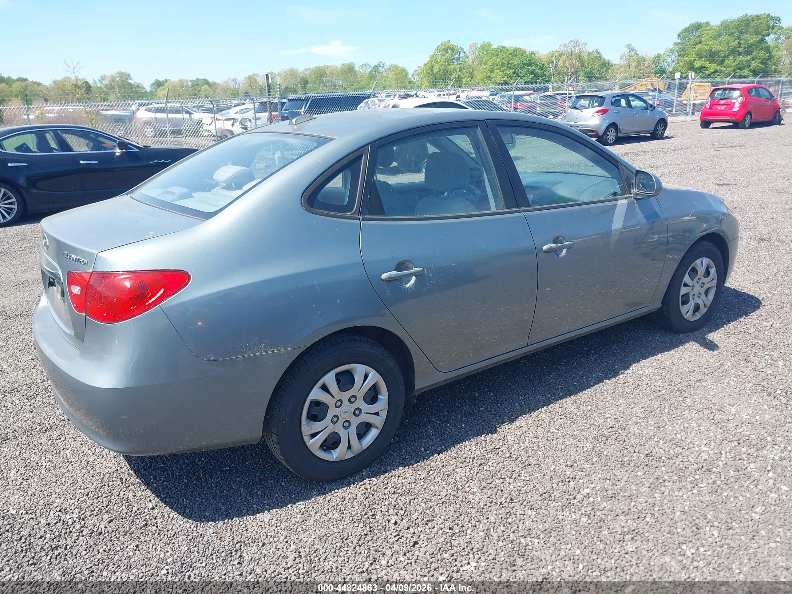 HYUNDAI ELANTRA image 4