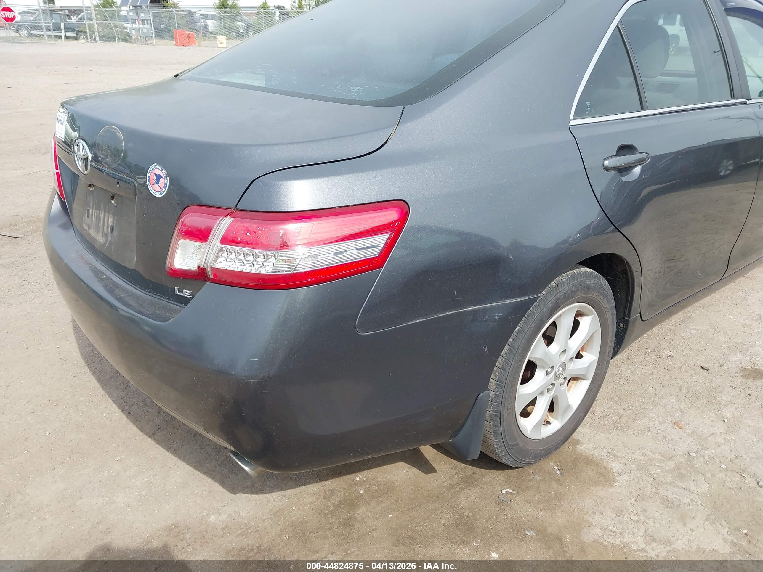 TOYOTA CAMRY image 6