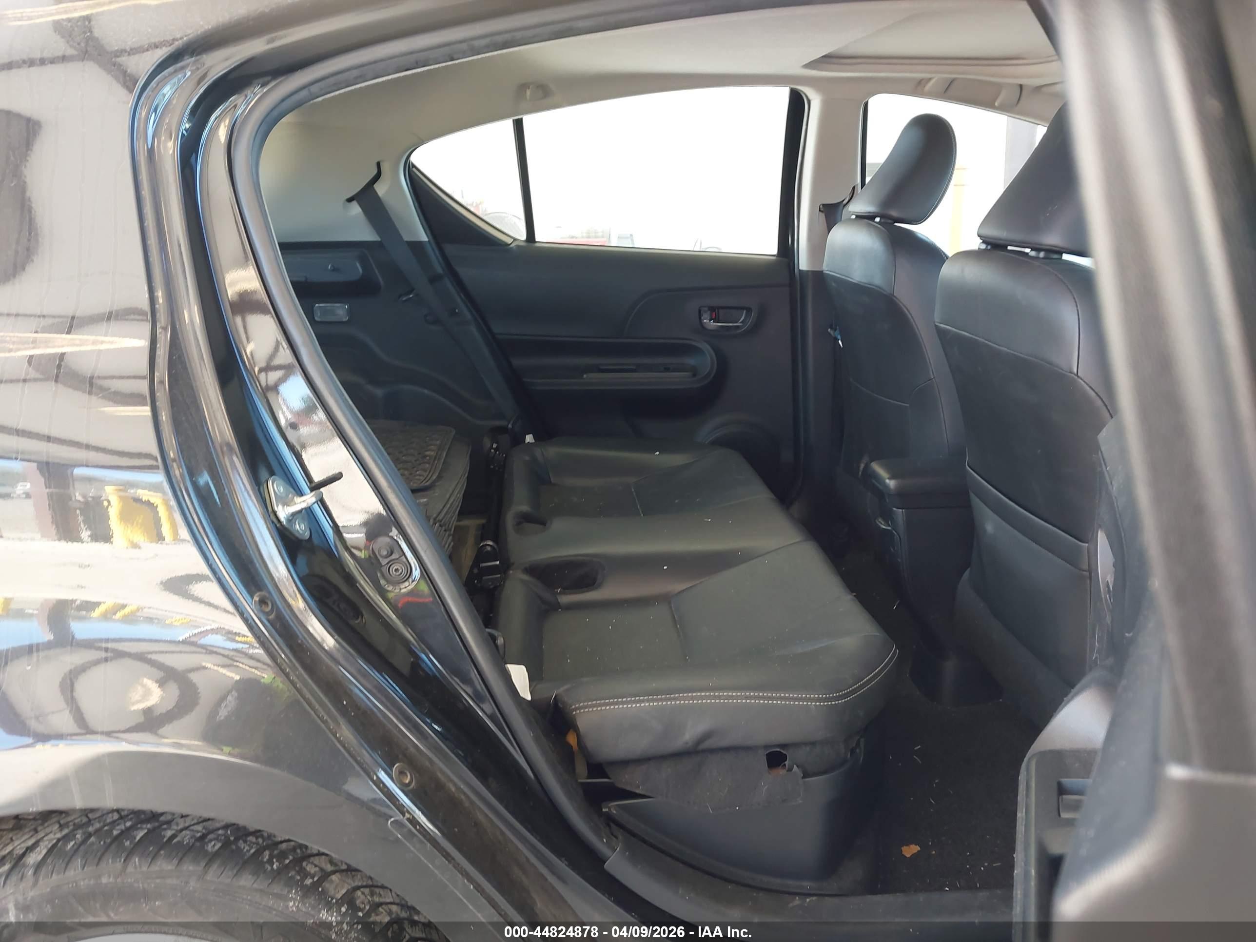 TOYOTA PRIUS image 8