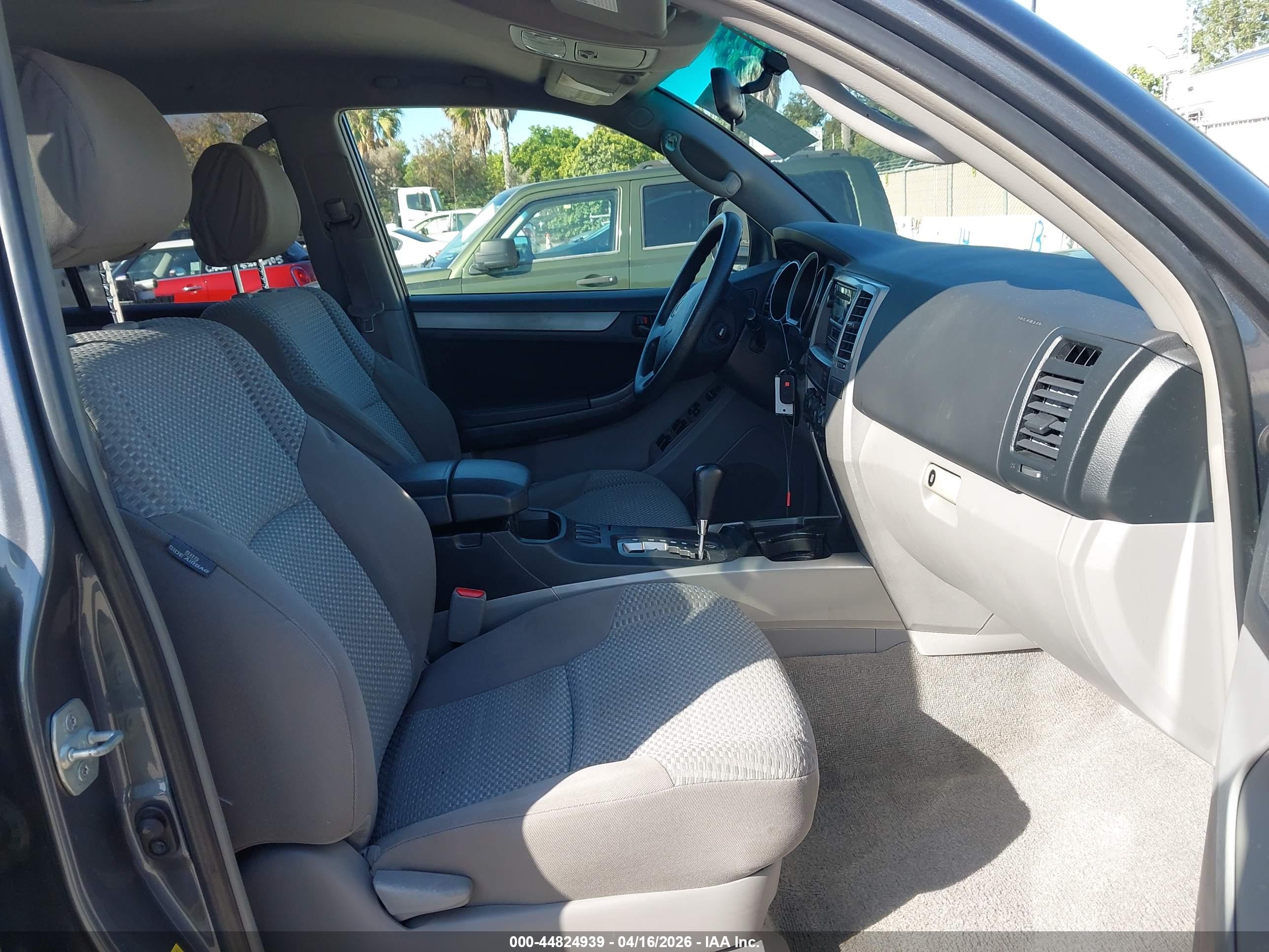 TOYOTA 4RUNNER image 5