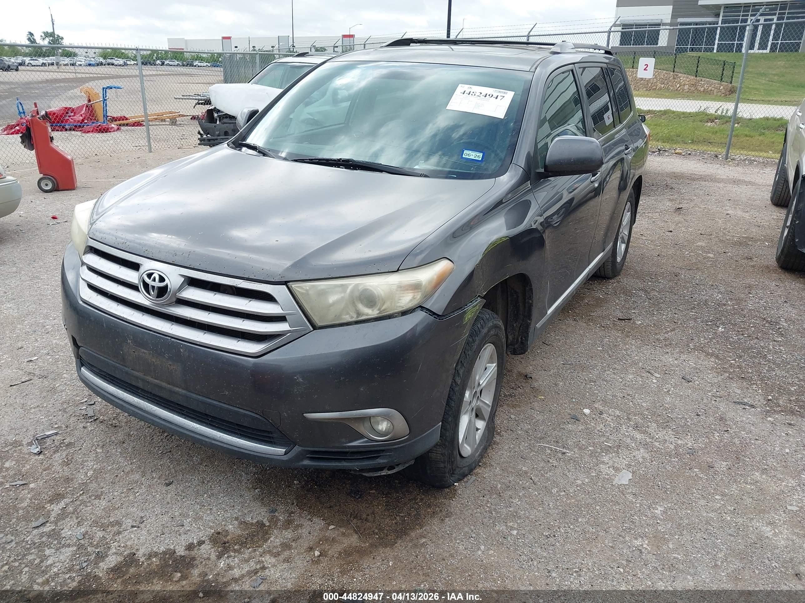 TOYOTA HIGHLANDER image 2