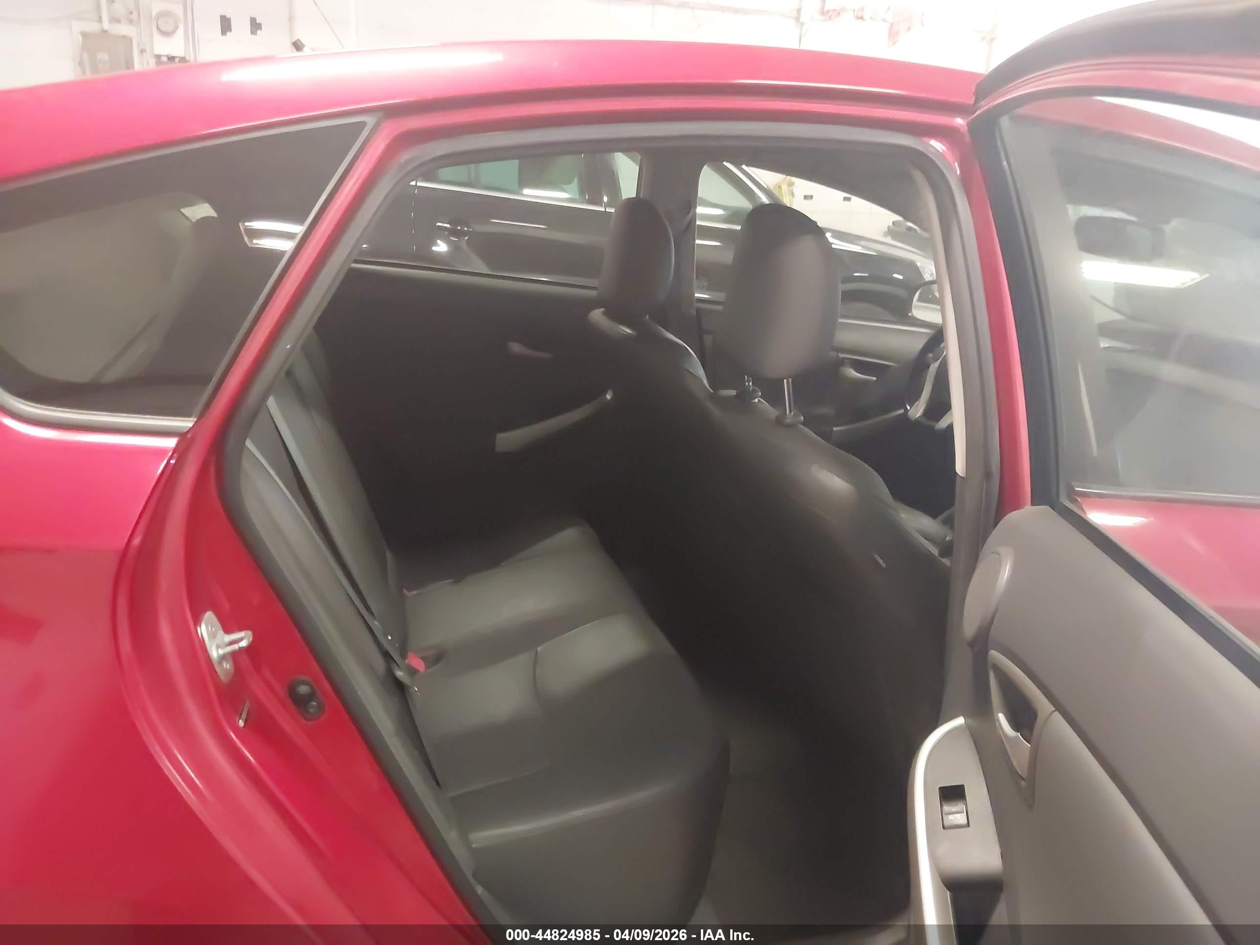 TOYOTA PRIUS image 8
