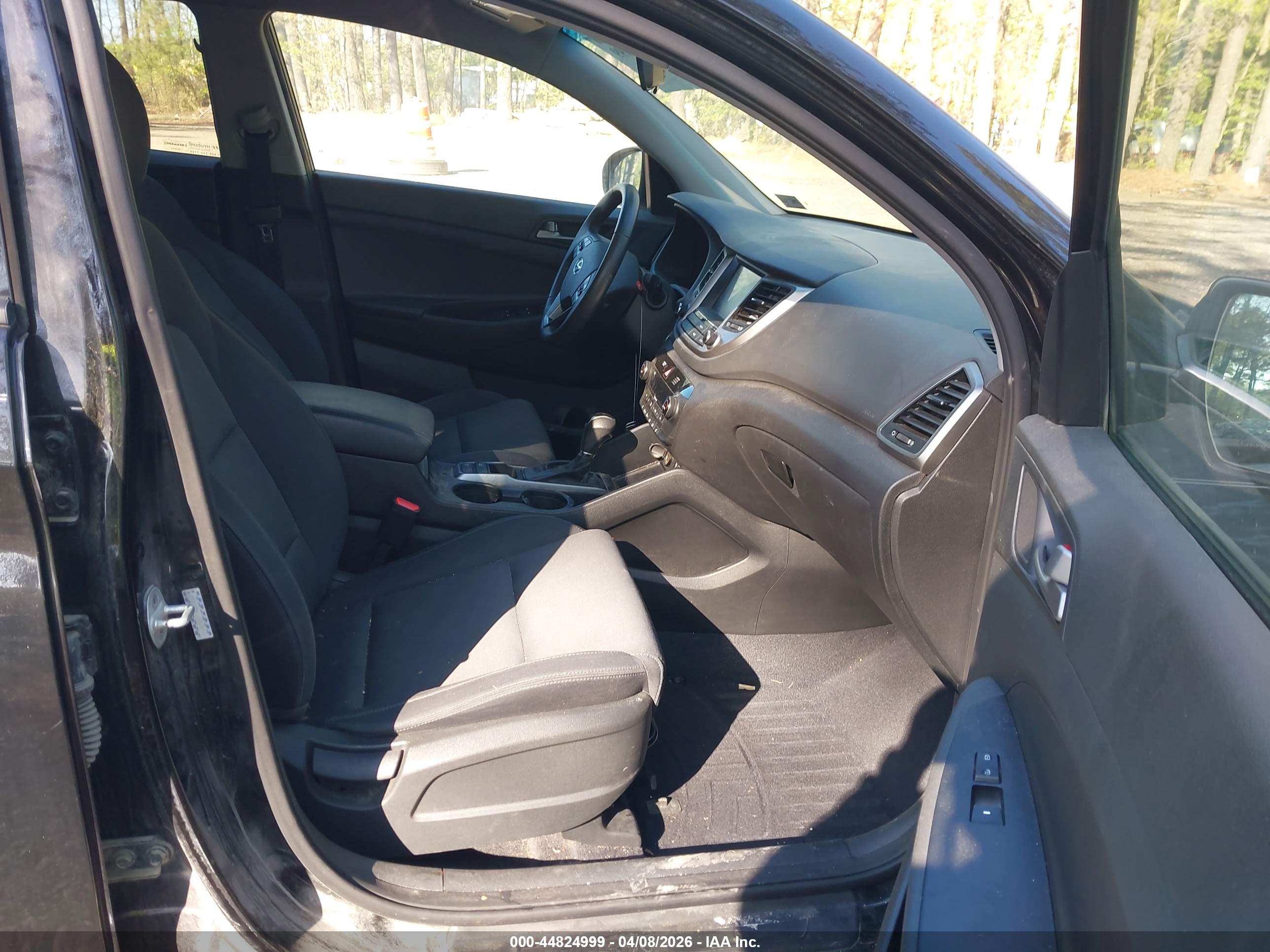 HYUNDAI TUCSON image 5