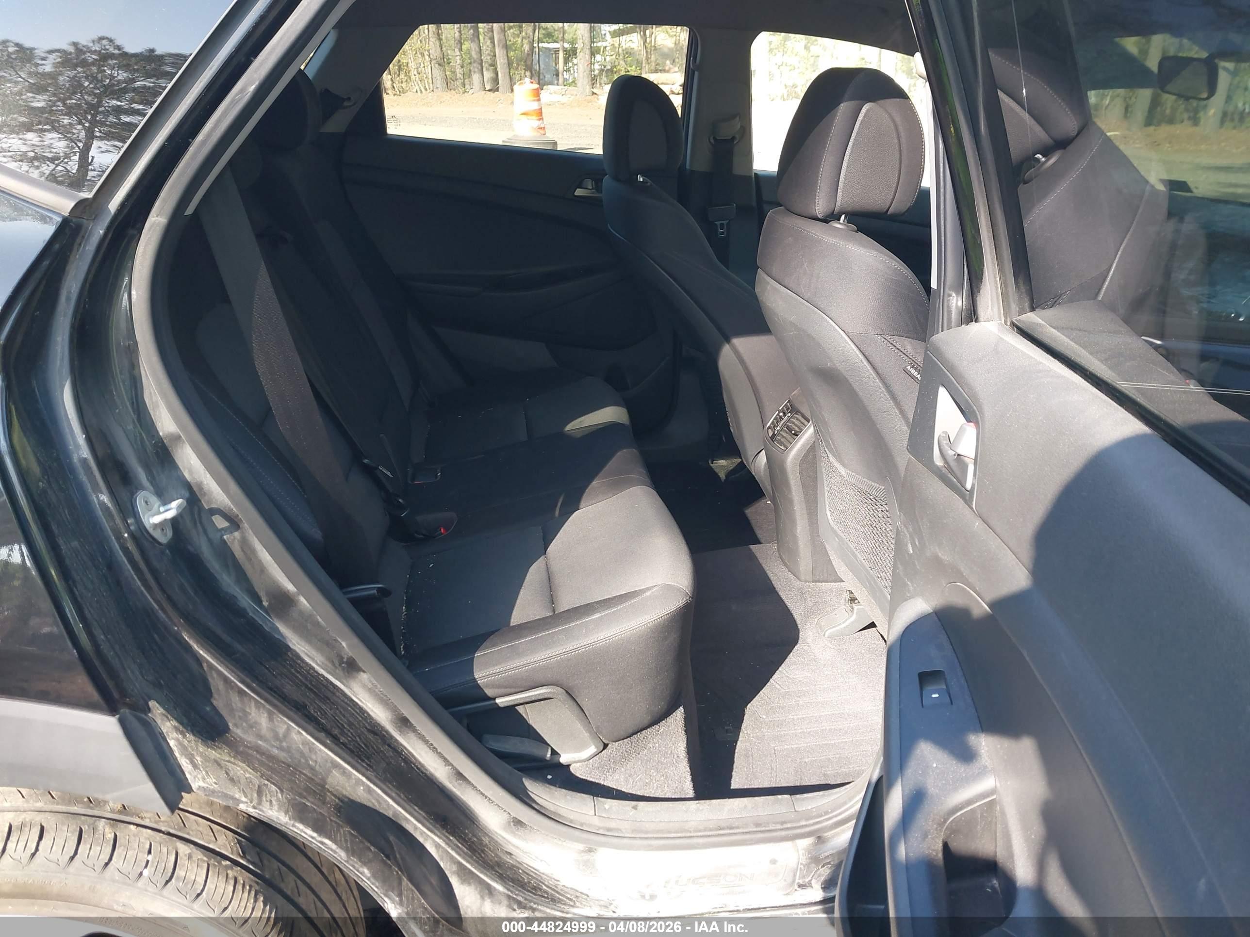 HYUNDAI TUCSON image 8
