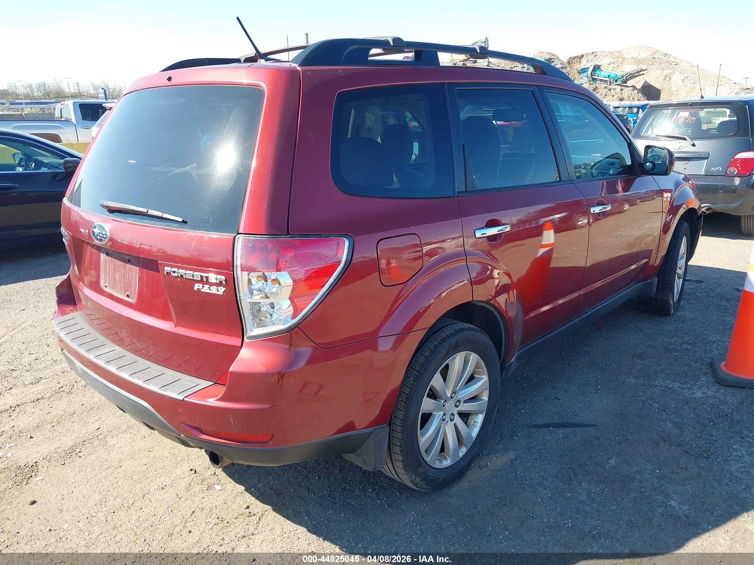 SUBARU FORESTER image 4