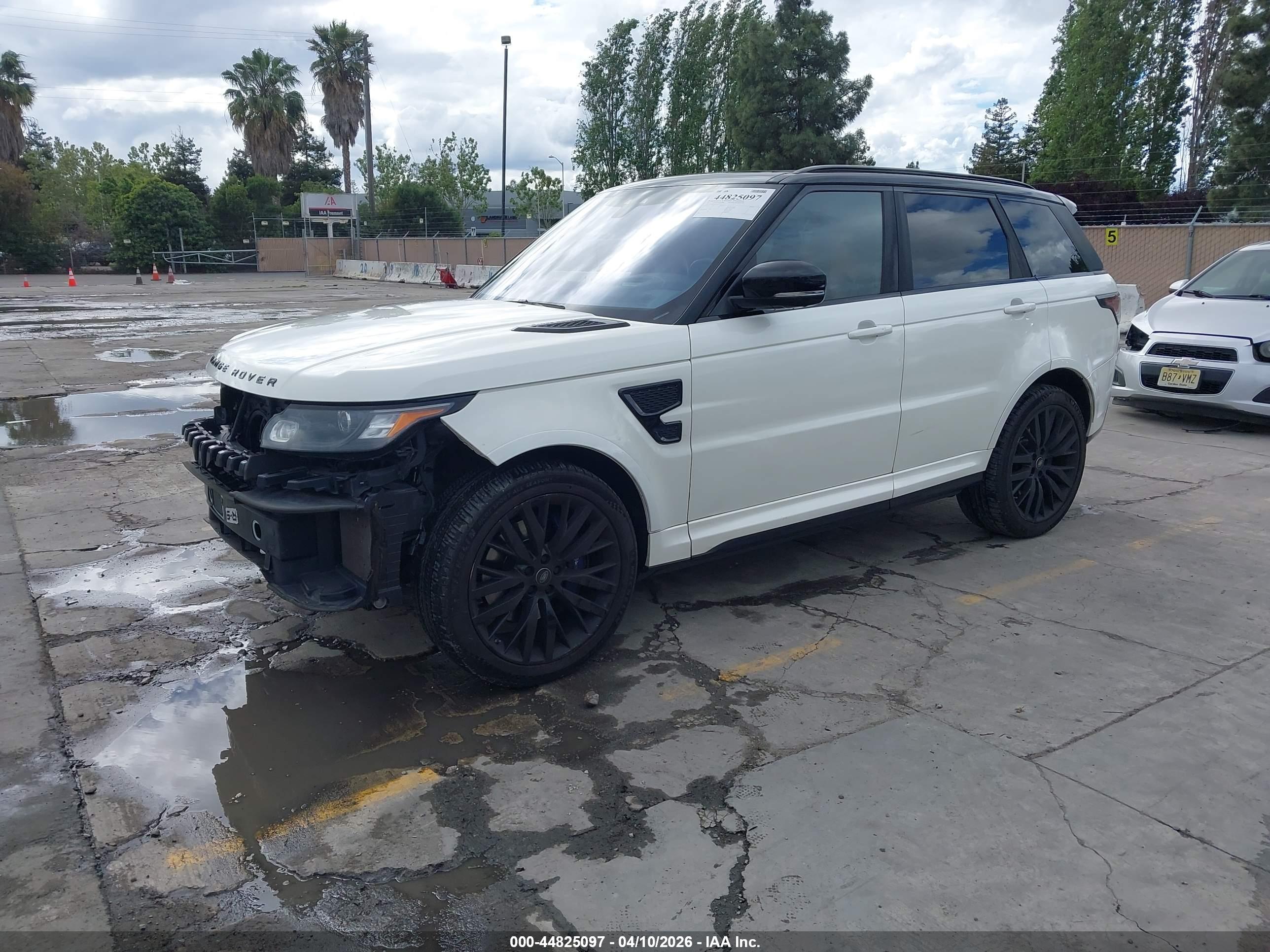 LAND ROVER image 2