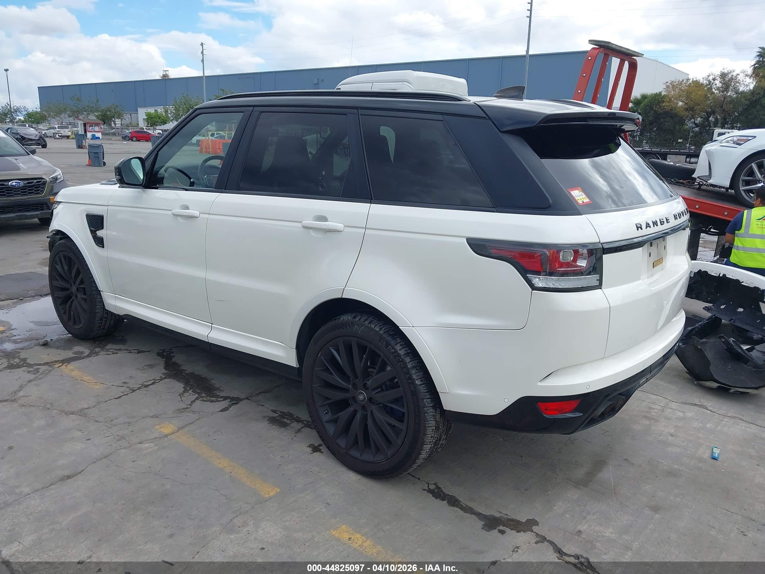 LAND ROVER image 3