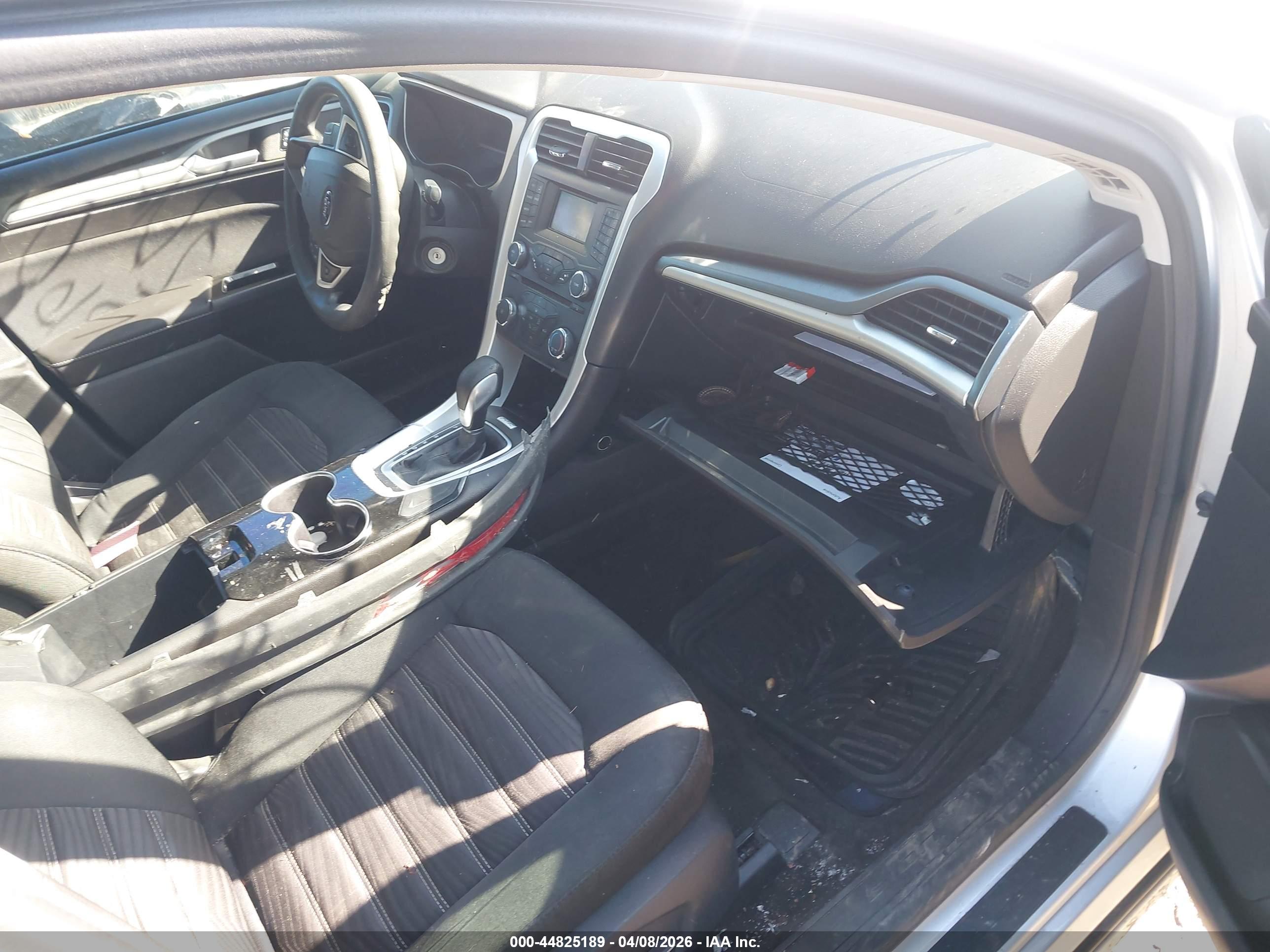 FORD FUSION image 5