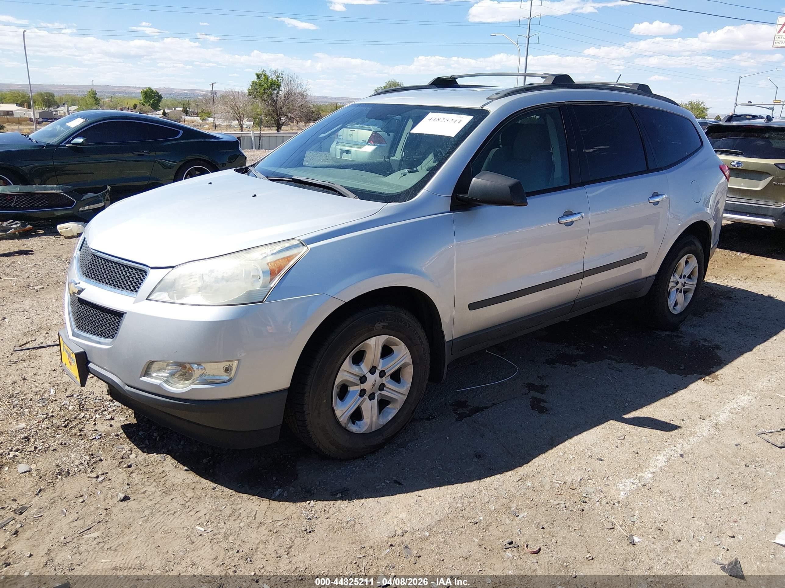 CHEVROLET TRAVERSE image 2