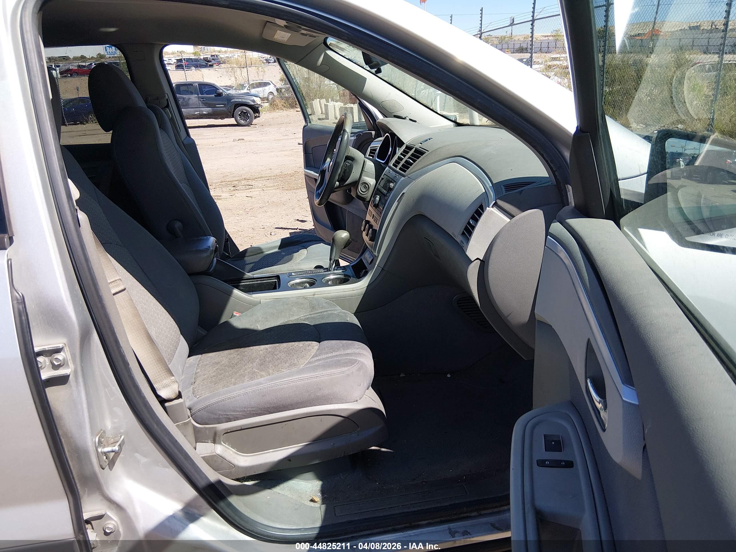 CHEVROLET TRAVERSE image 5
