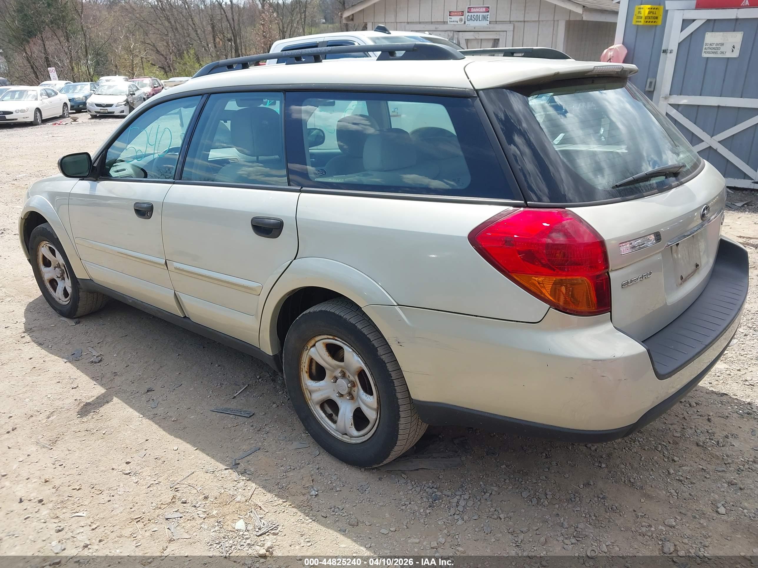 SUBARU OUTBACK image 3