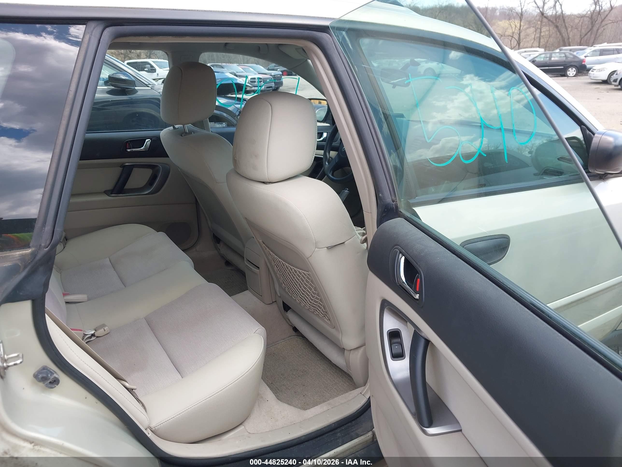 SUBARU OUTBACK image 8
