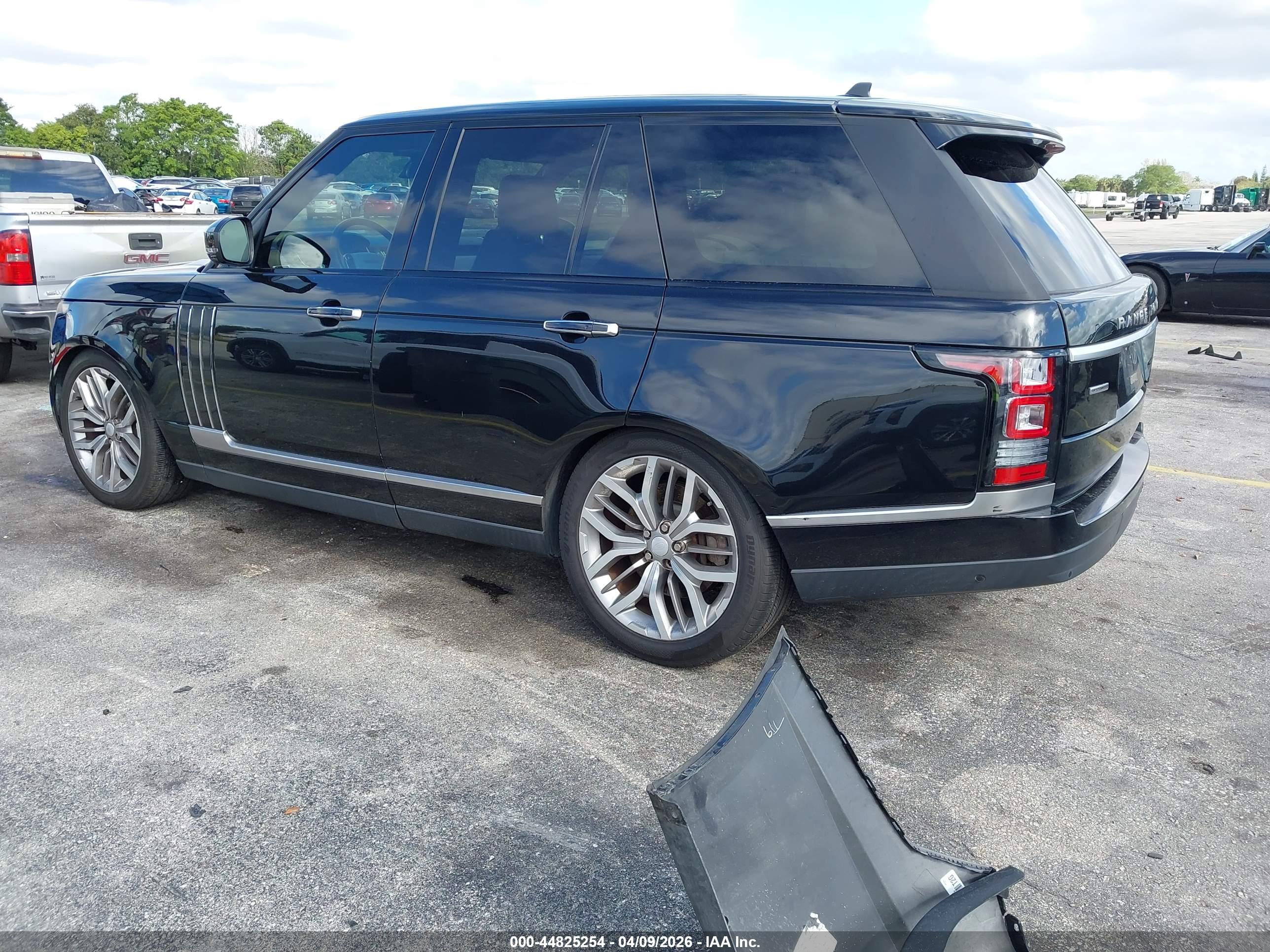 LAND ROVER image 3
