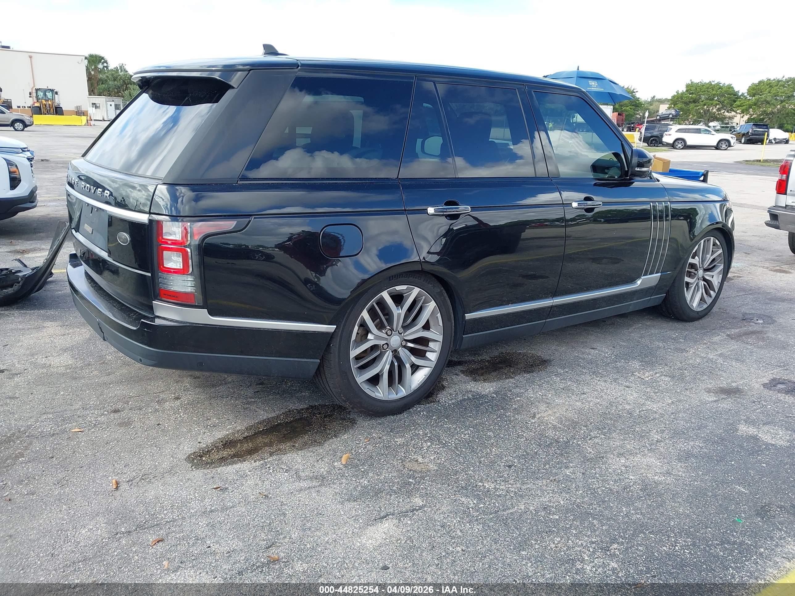 LAND ROVER image 4