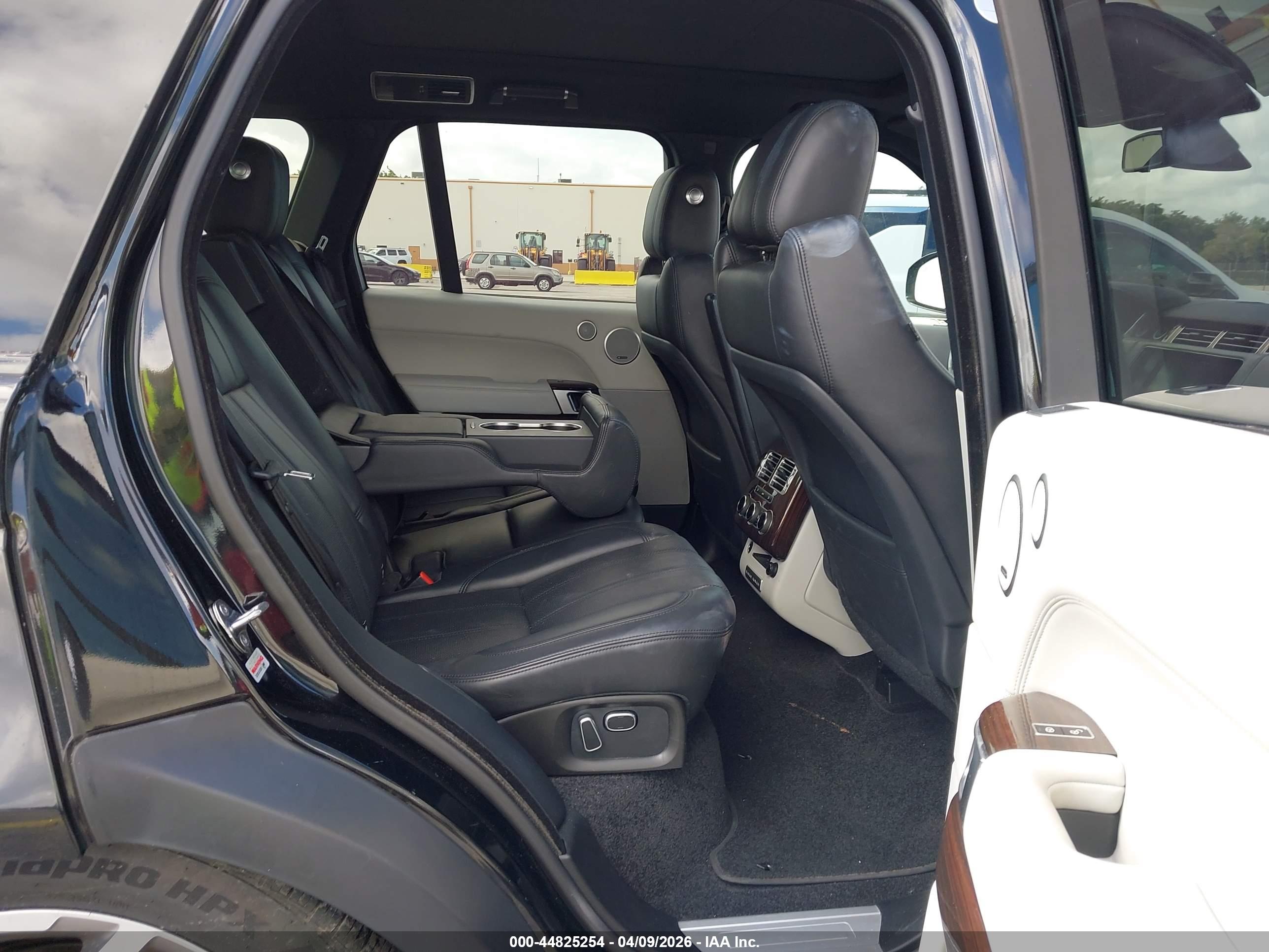 LAND ROVER image 8