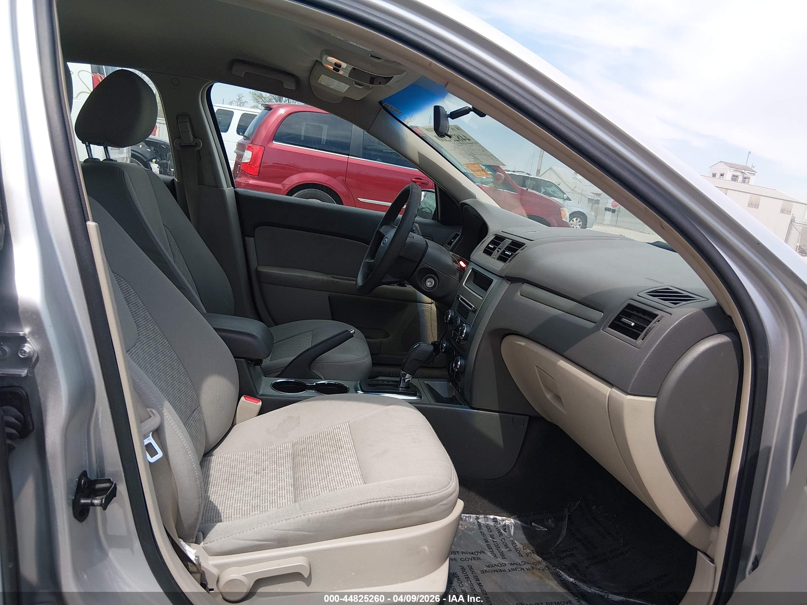 FORD FUSION image 5